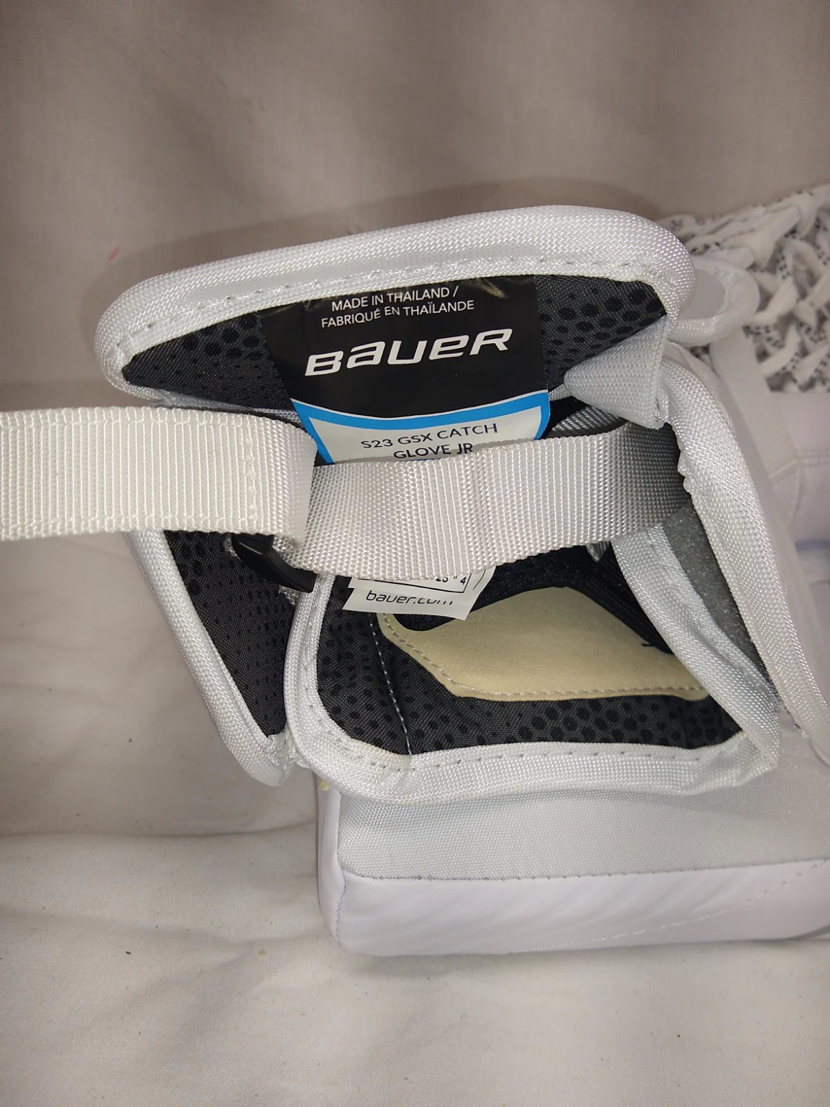 New Bauer GSX Reg (Lt Hand) Sz Jr White Ice Hockey Goalie Catcher - Image 5