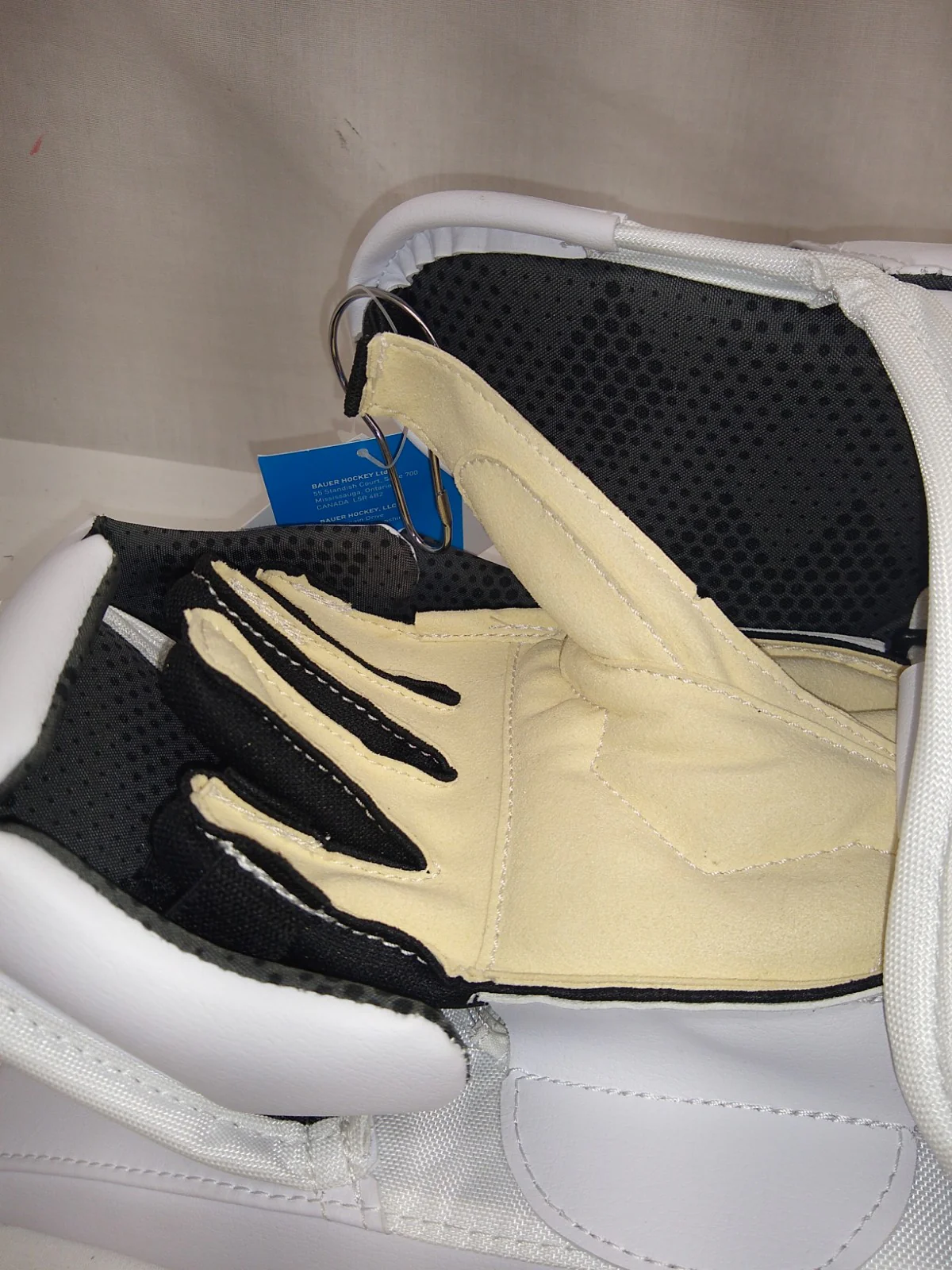 New Bauer GSX Size Jr Reg (Rt Hand) White/Silver Hockey Goalie Goalie Blocker - Image 4