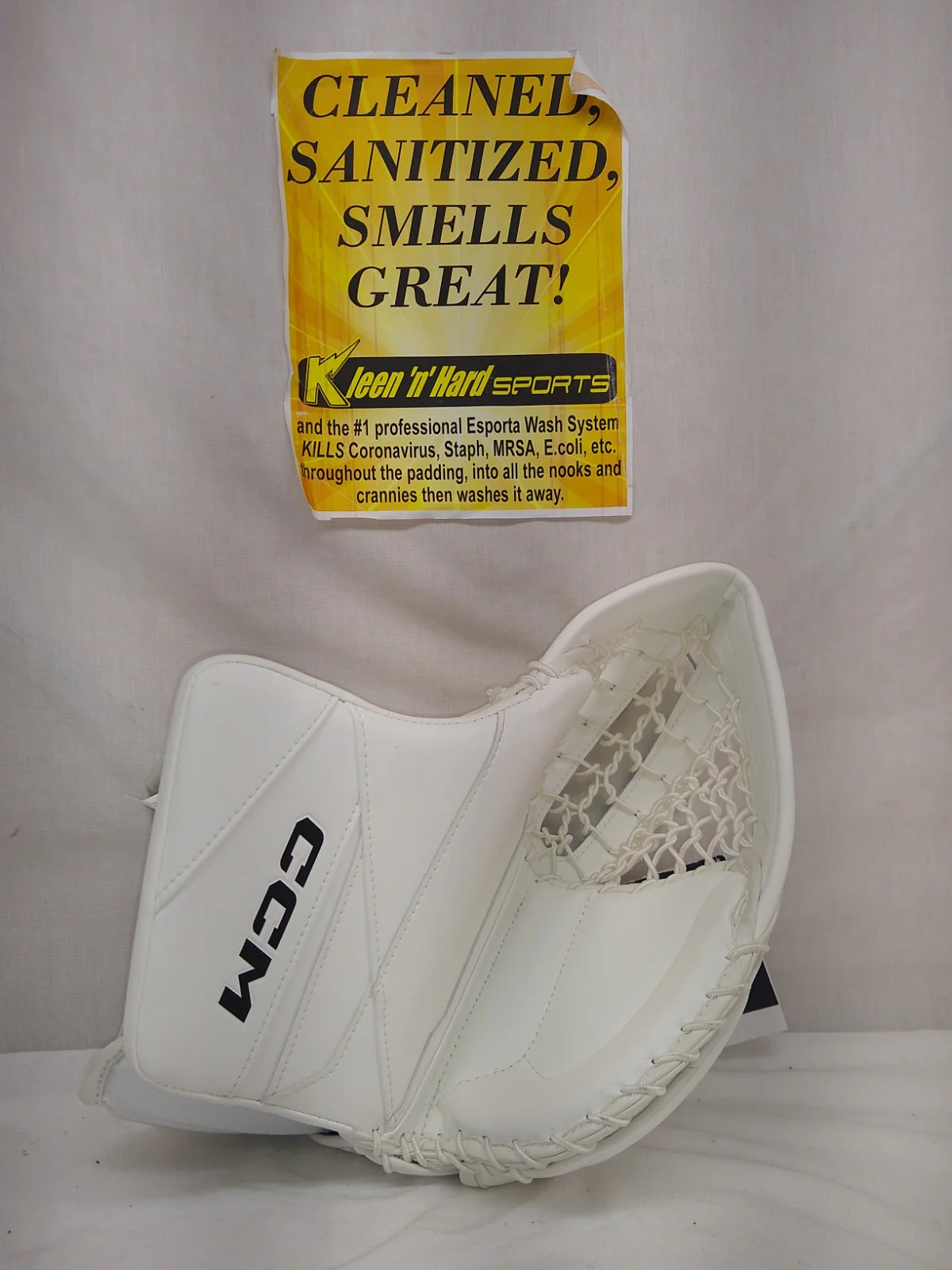 New CCM AXIS 2.9 Reg (Lt Hand) Sz Sr White Ice Hockey Goalie Catcher