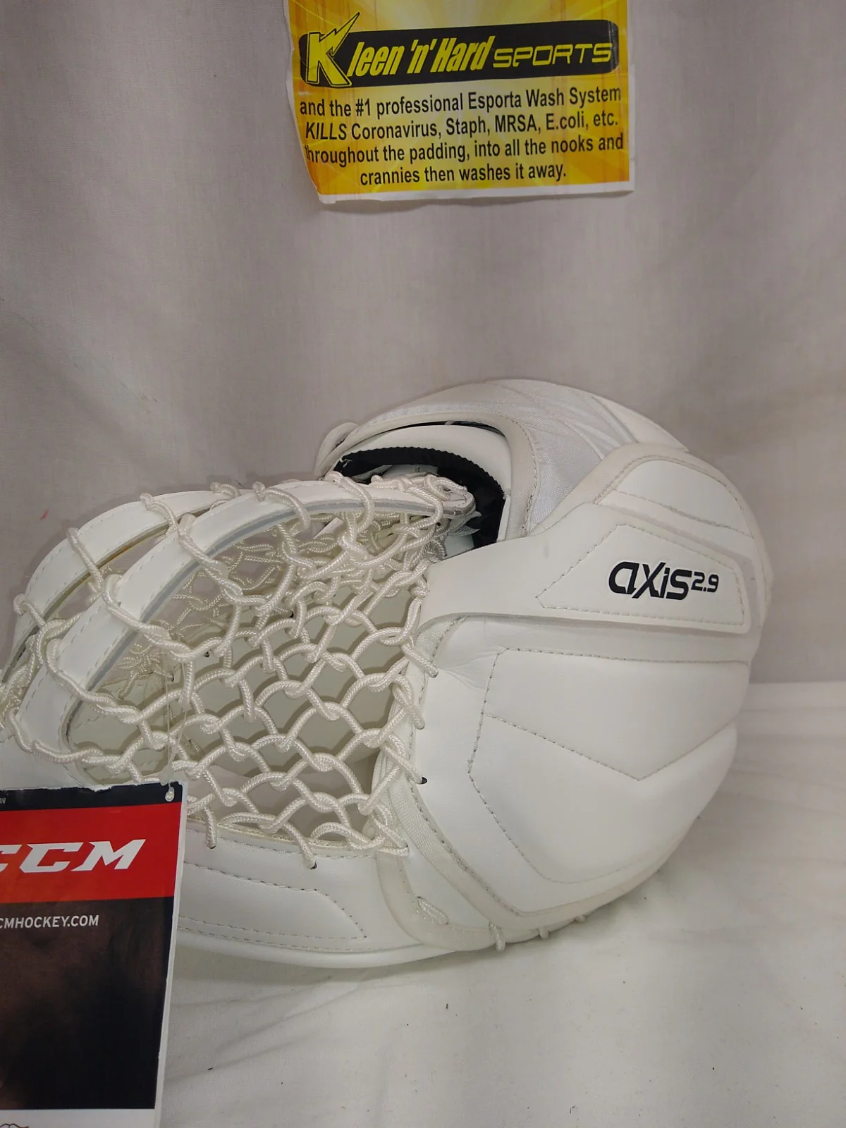 New CCM AXIS 2.9 Reg (Lt Hand) Sz Sr White Ice Hockey Goalie Catcher - Image 3