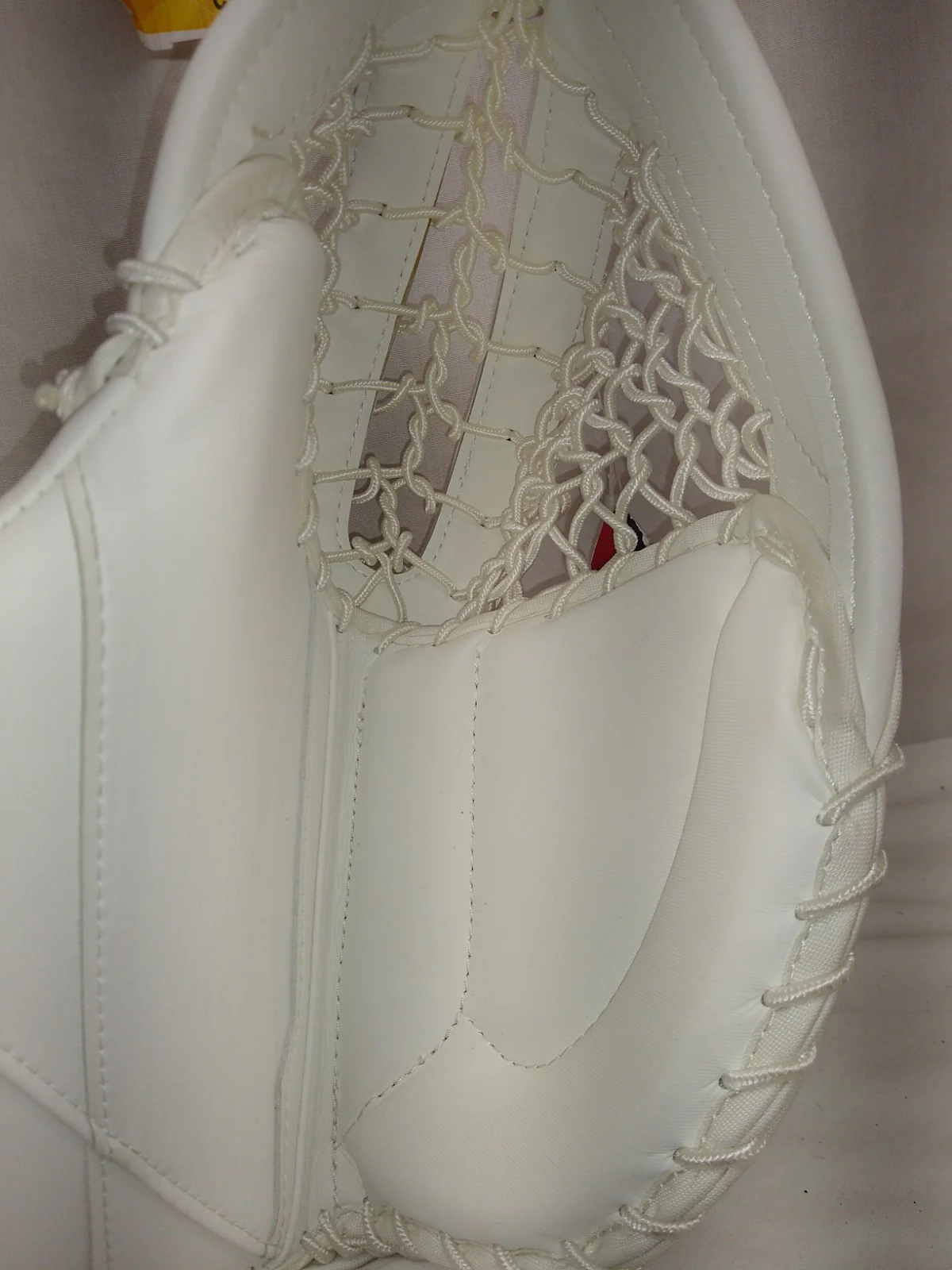 New CCM AXIS 2.9 Reg (Lt Hand) Sz Sr White Ice Hockey Goalie Catcher - Image 4