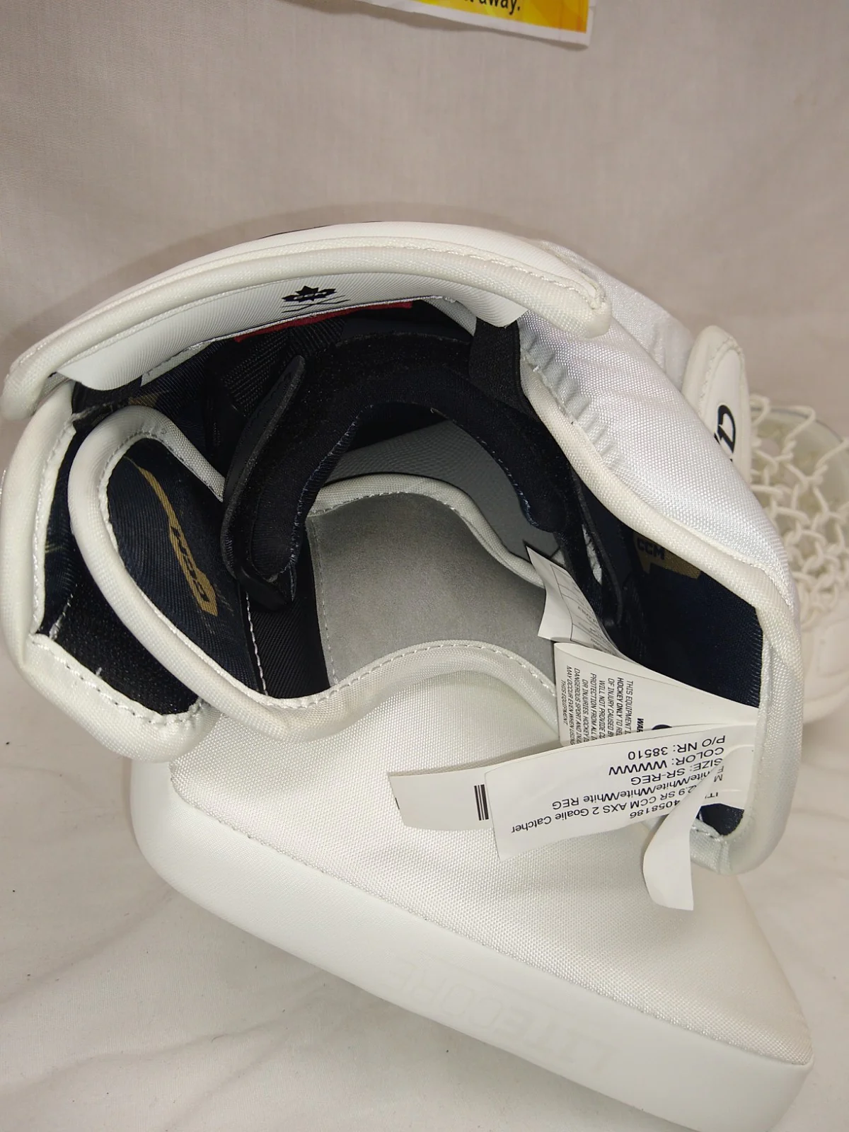 New CCM AXIS 2.9 Reg (Lt Hand) Sz Sr White Ice Hockey Goalie Catcher - Image 5