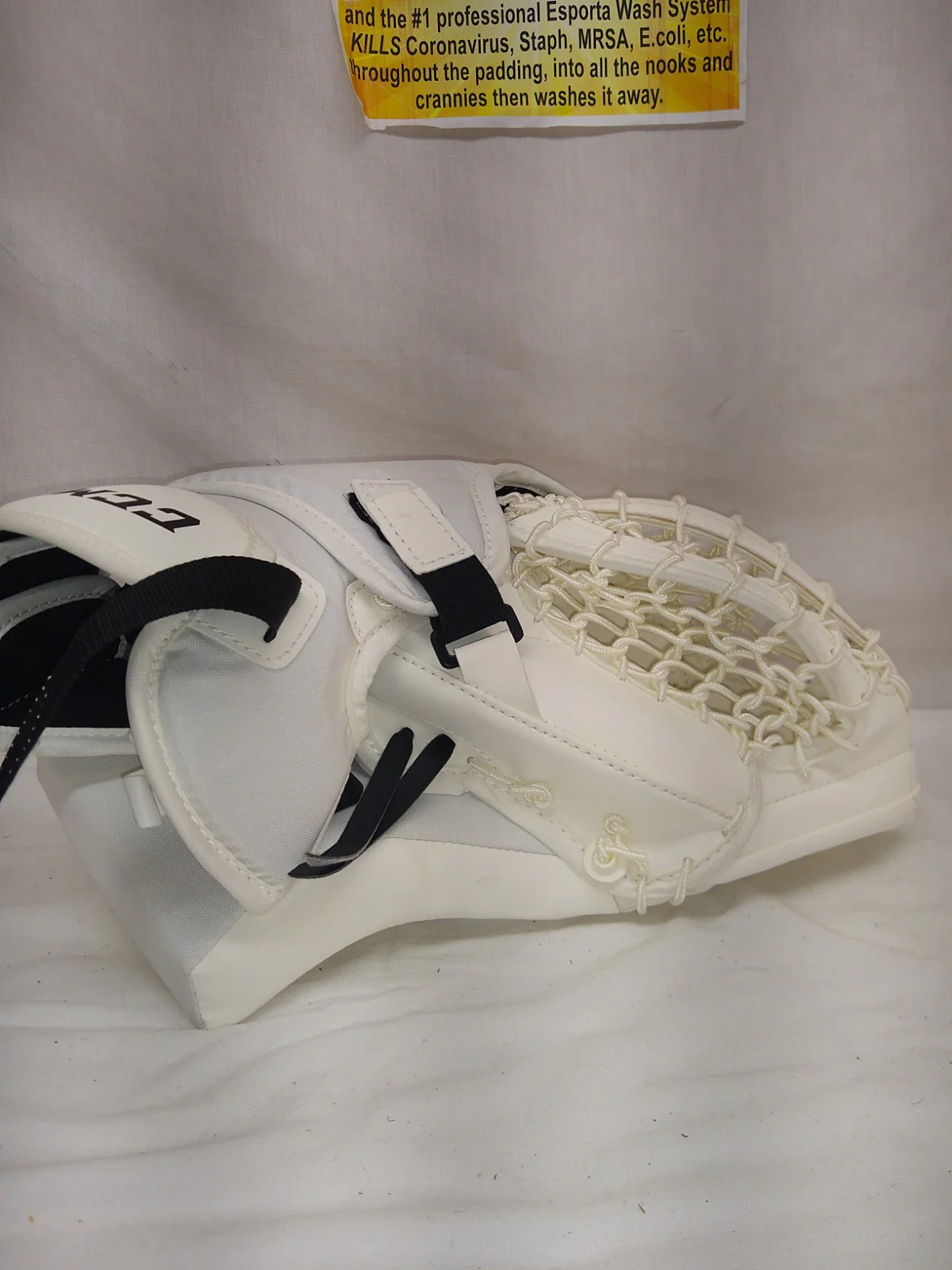 New CCM EFLEX 5.5 Reg (Lt Hand) Sz Yth White Ice Hockey Goalie Catcher - Image 3