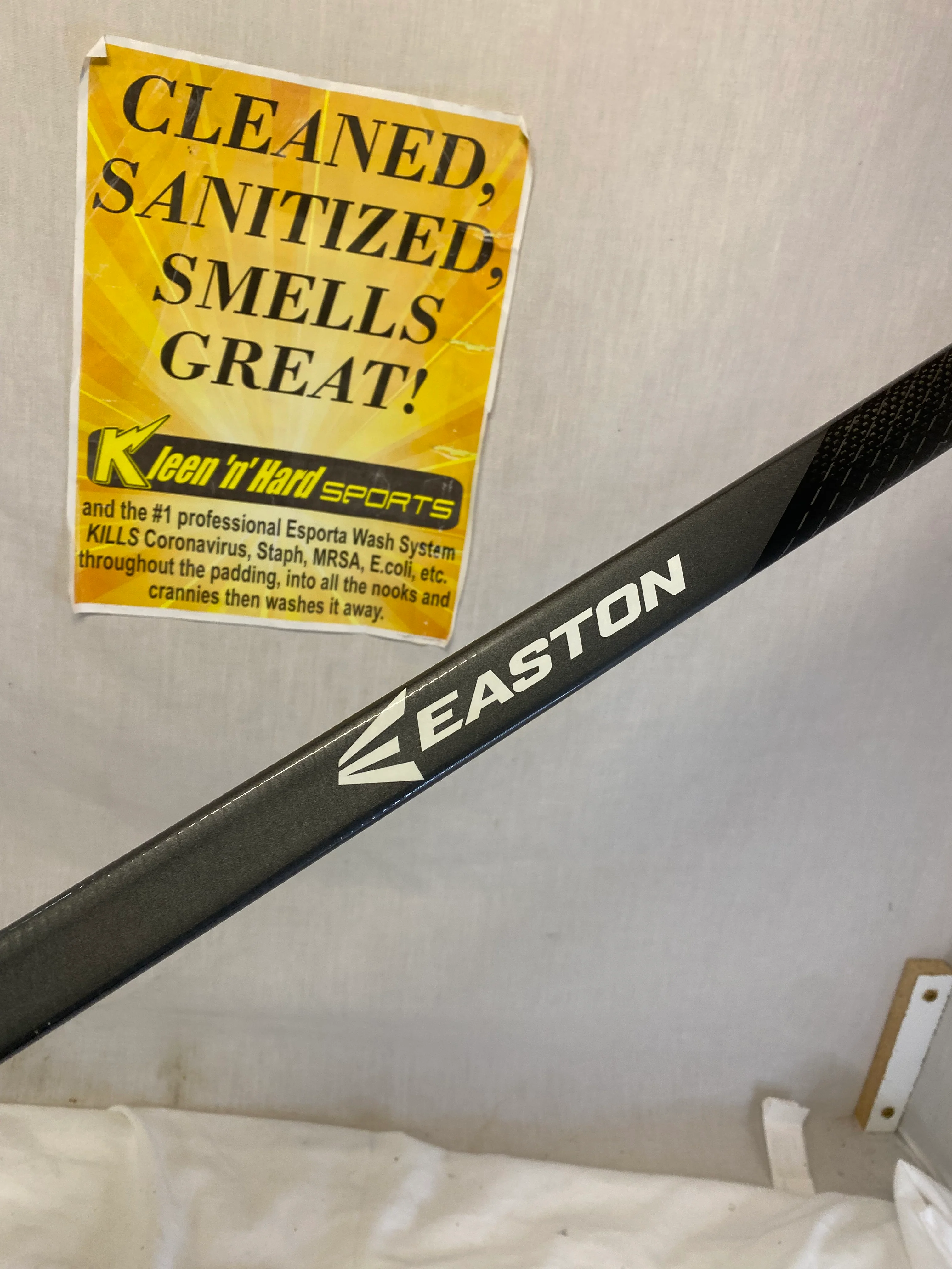 New Easton V9E Grip Int. Stick Flex 60 Left E36 Ice Hockey Stick - 1 Piece - Image 6