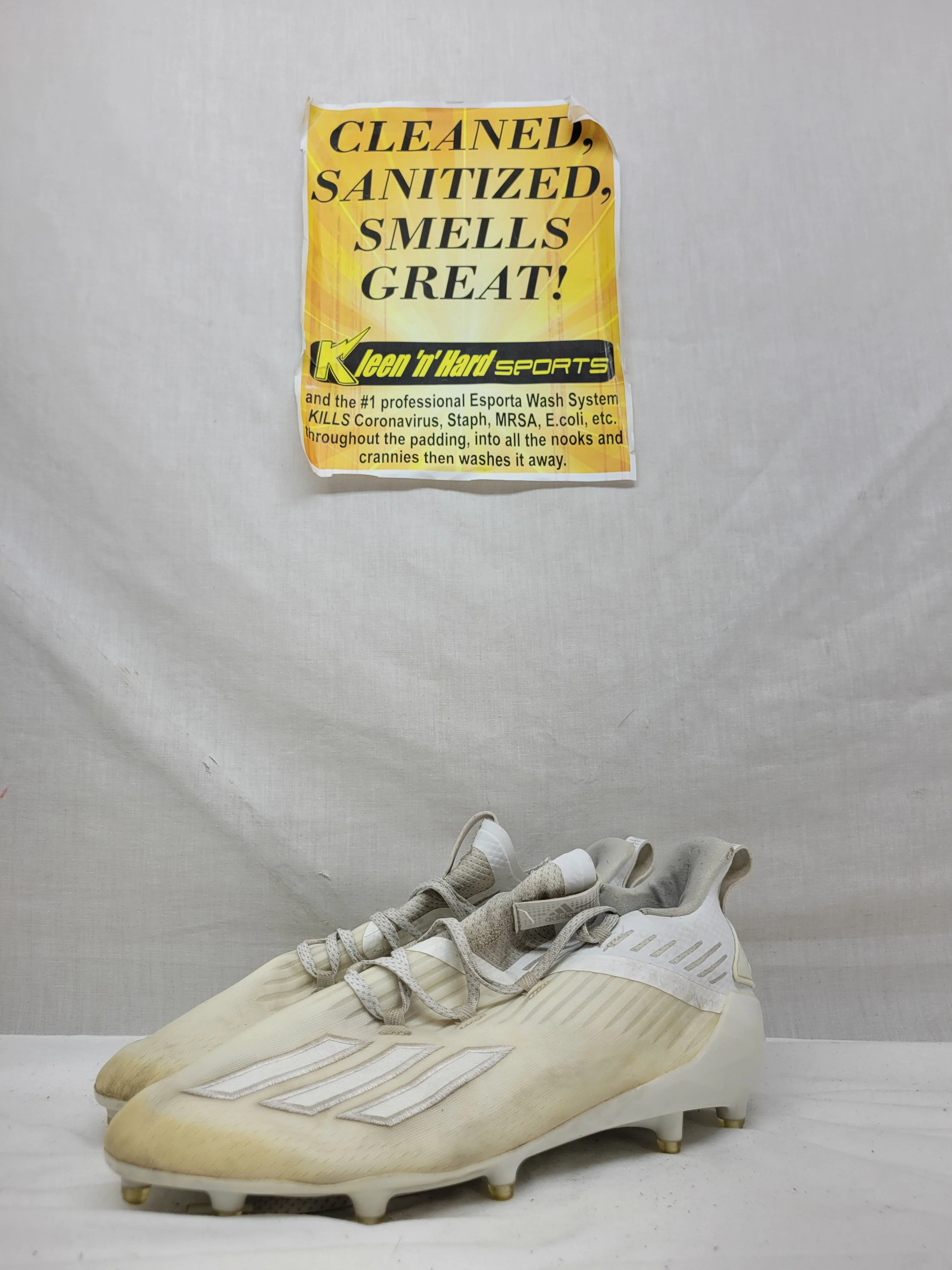 Used adidas White Size 10.5 Low Plastic Football Cleats - Image 4