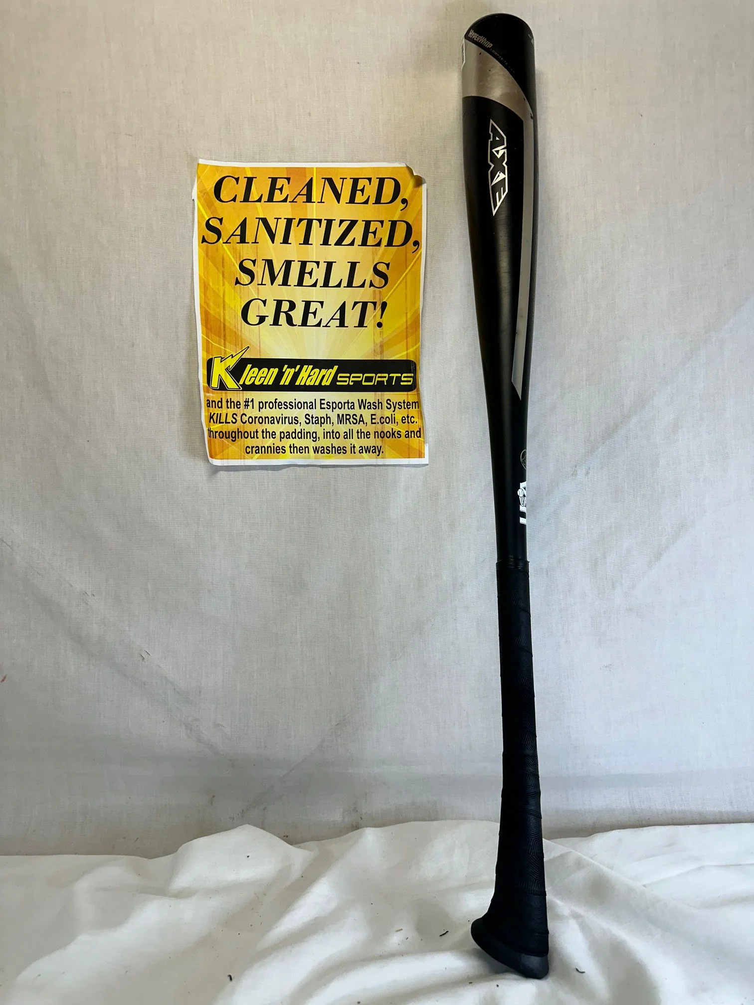 Used Axe Elite ONe Bat Length-Wgt 30" - 22 oz. (-8) Alloy USA Black/Silver Bat