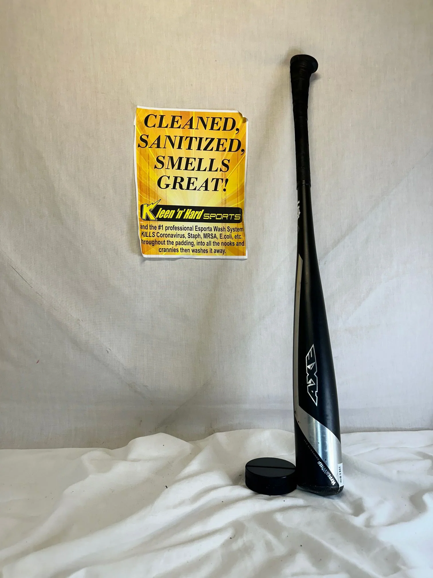 Used Axe Elite ONe Bat Length-Wgt 30" - 22 oz. (-8) Alloy USA Black/Silver Bat - Image 4