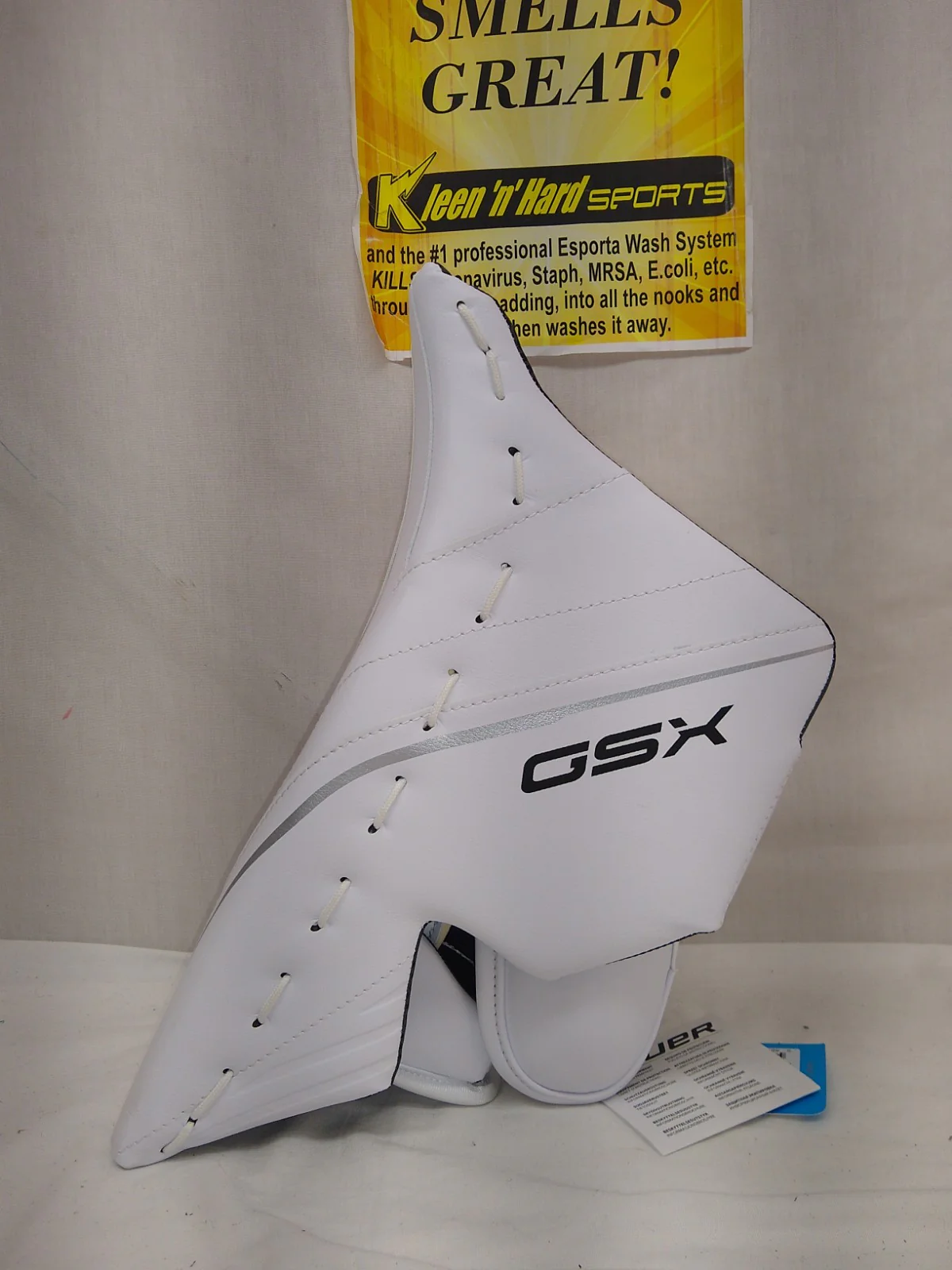 Used Bauer GSX Size Int Reg (Rt Hand) White Ice Hockey Goalie Blocker - Image 2