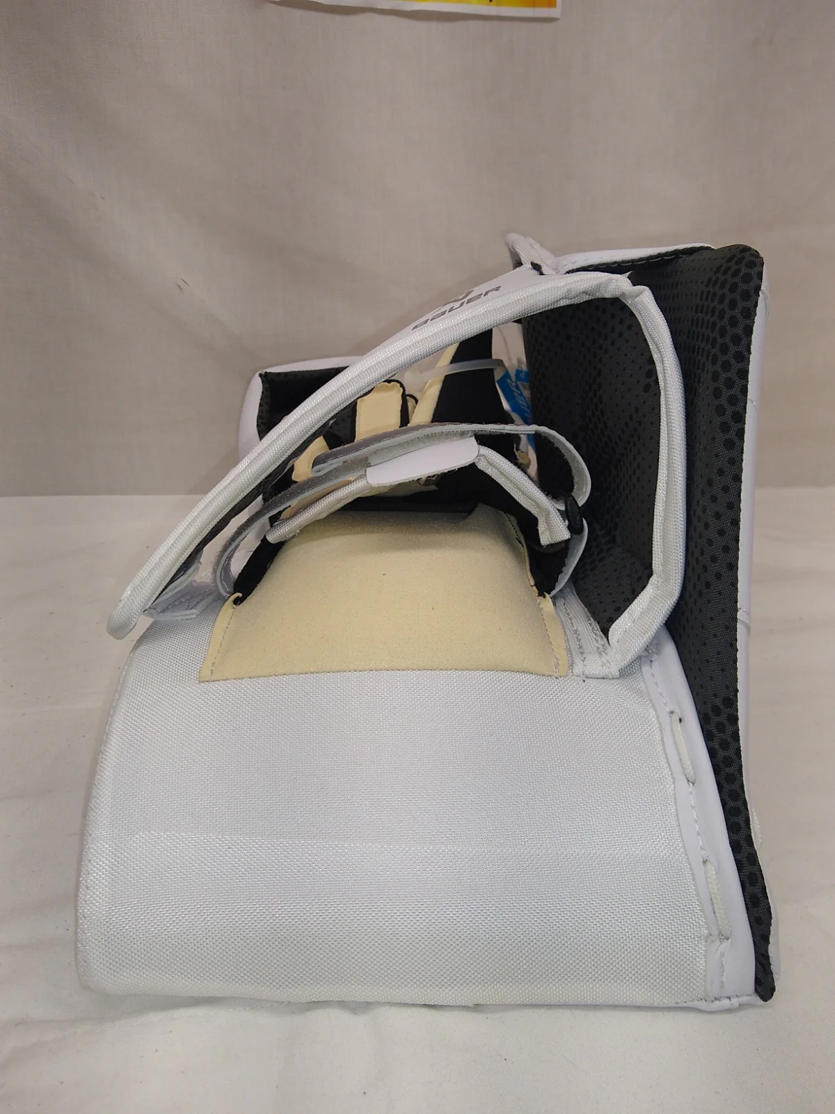 Used Bauer GSX Size Int Reg (Rt Hand) White Ice Hockey Goalie Blocker - Image 5