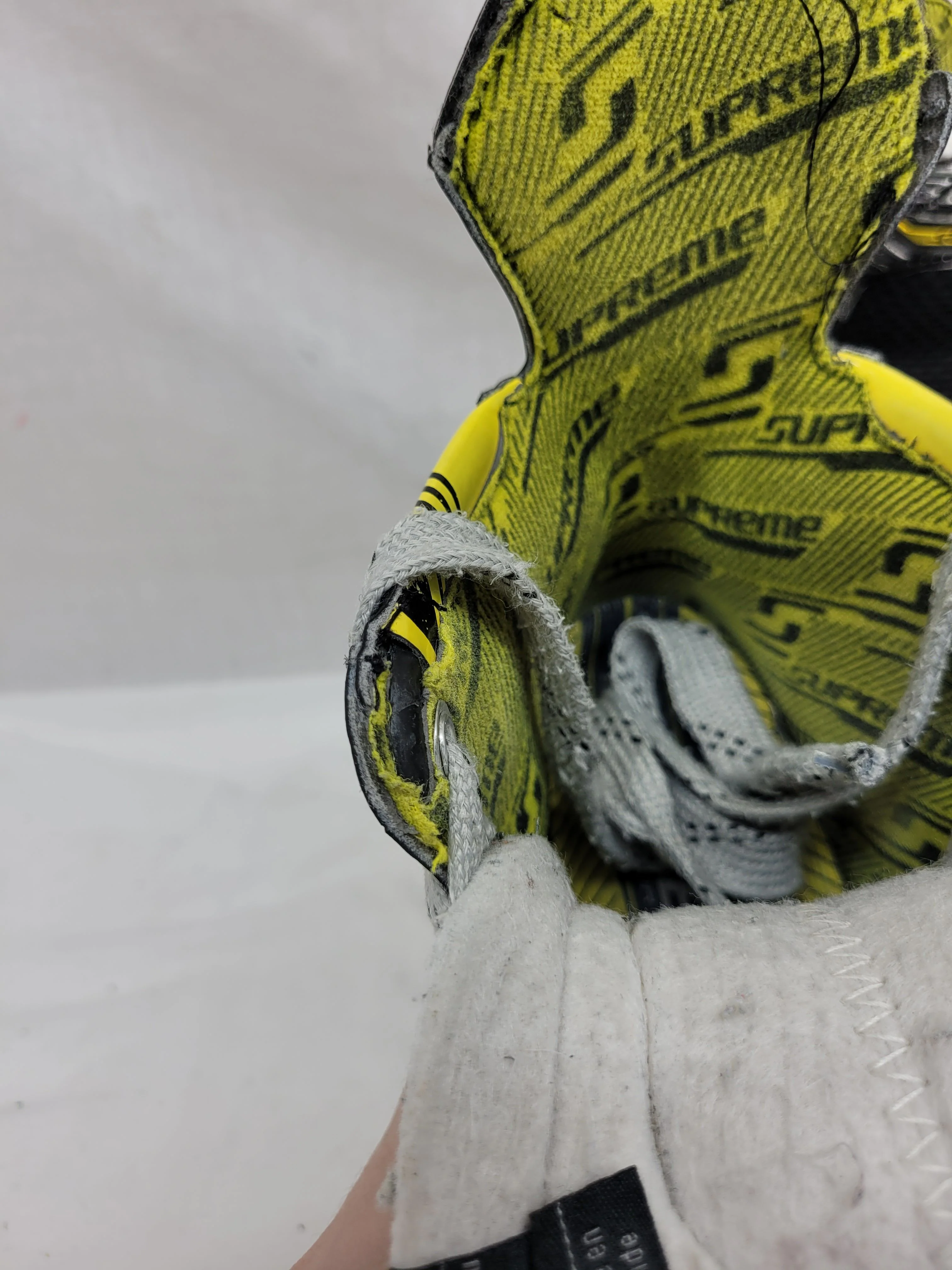 Used Bauer Supreme M4 Size 2.5 D Ice Hockey Skates - Image 6