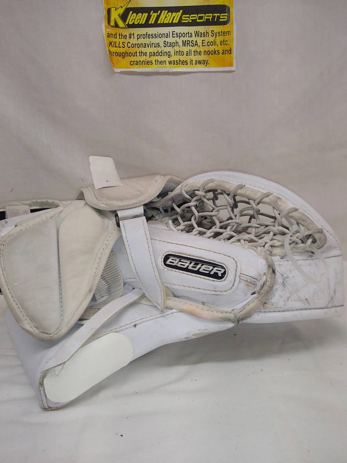 Used Bauer Supreme S190 Reg (Lt Hand) Sz Int White Hockey Goalie Goalie Catcher - Image 3