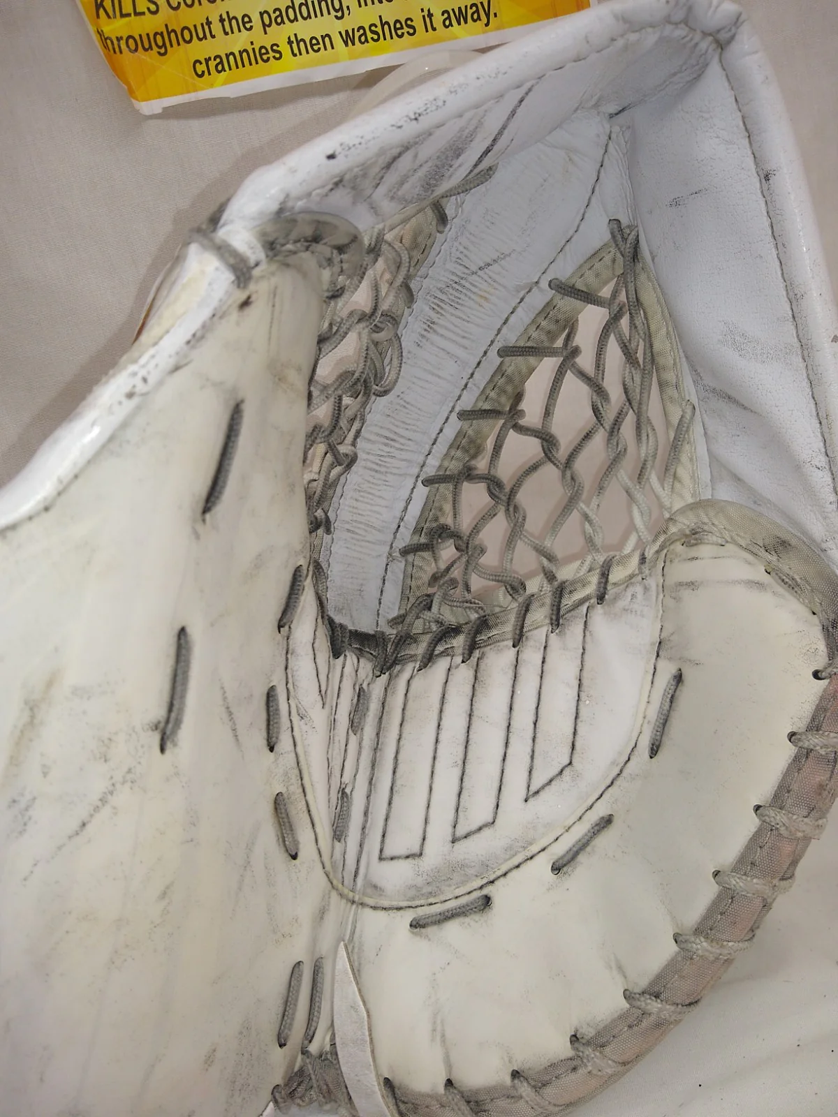 Used Bauer Supreme S190 Reg (Lt Hand) Sz Int White Hockey Goalie Goalie Catcher - Image 4