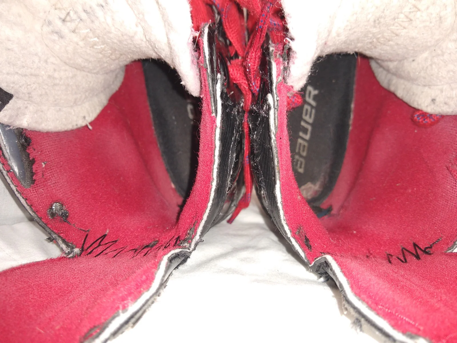 Used Bauer Vapor X500 Size 1 D Ice Hockey Skates - Image 8