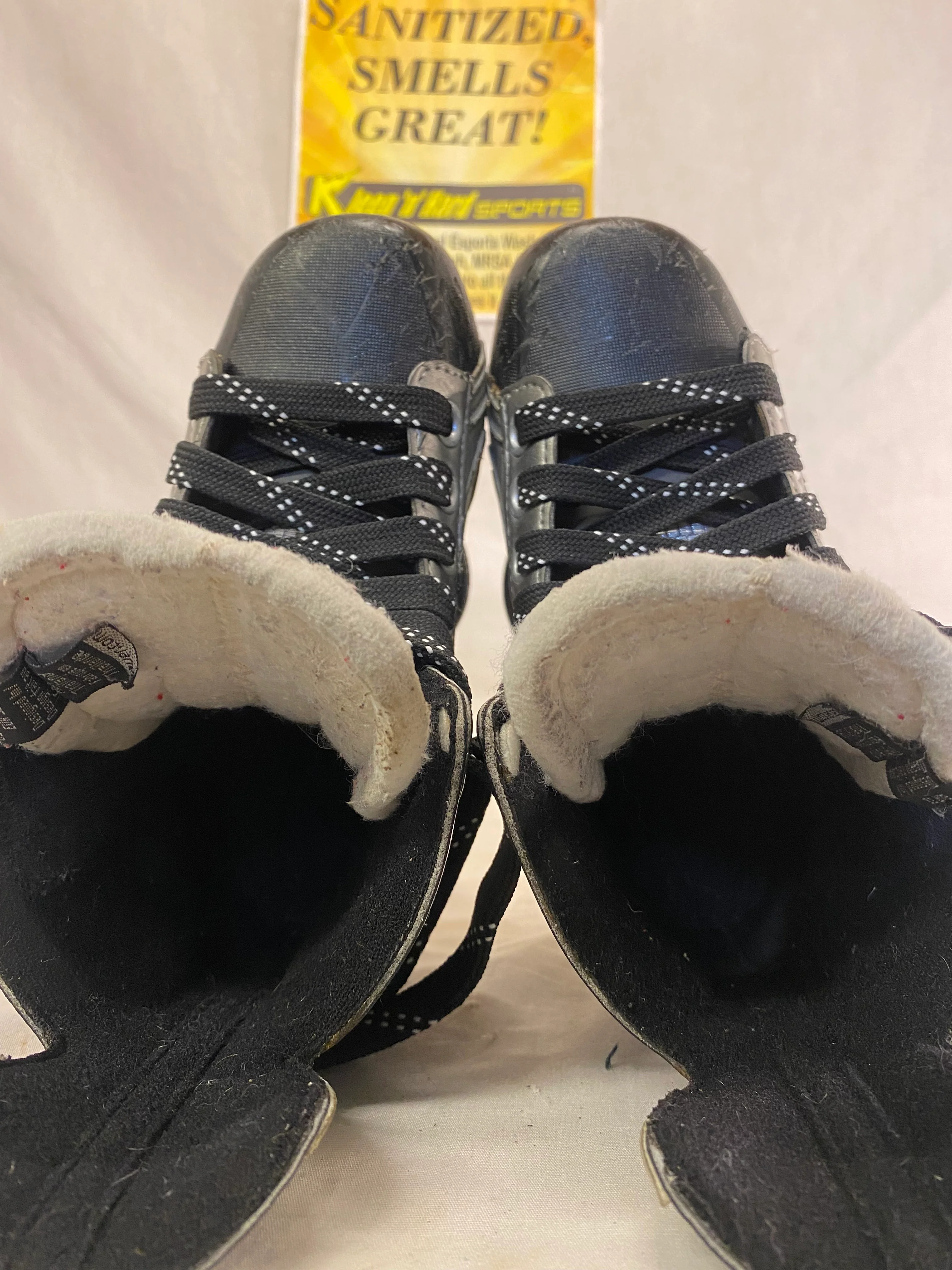 Used Bauer Vapor X7.0 Ice Hockey Size Yth 13 D Skates - Image 2