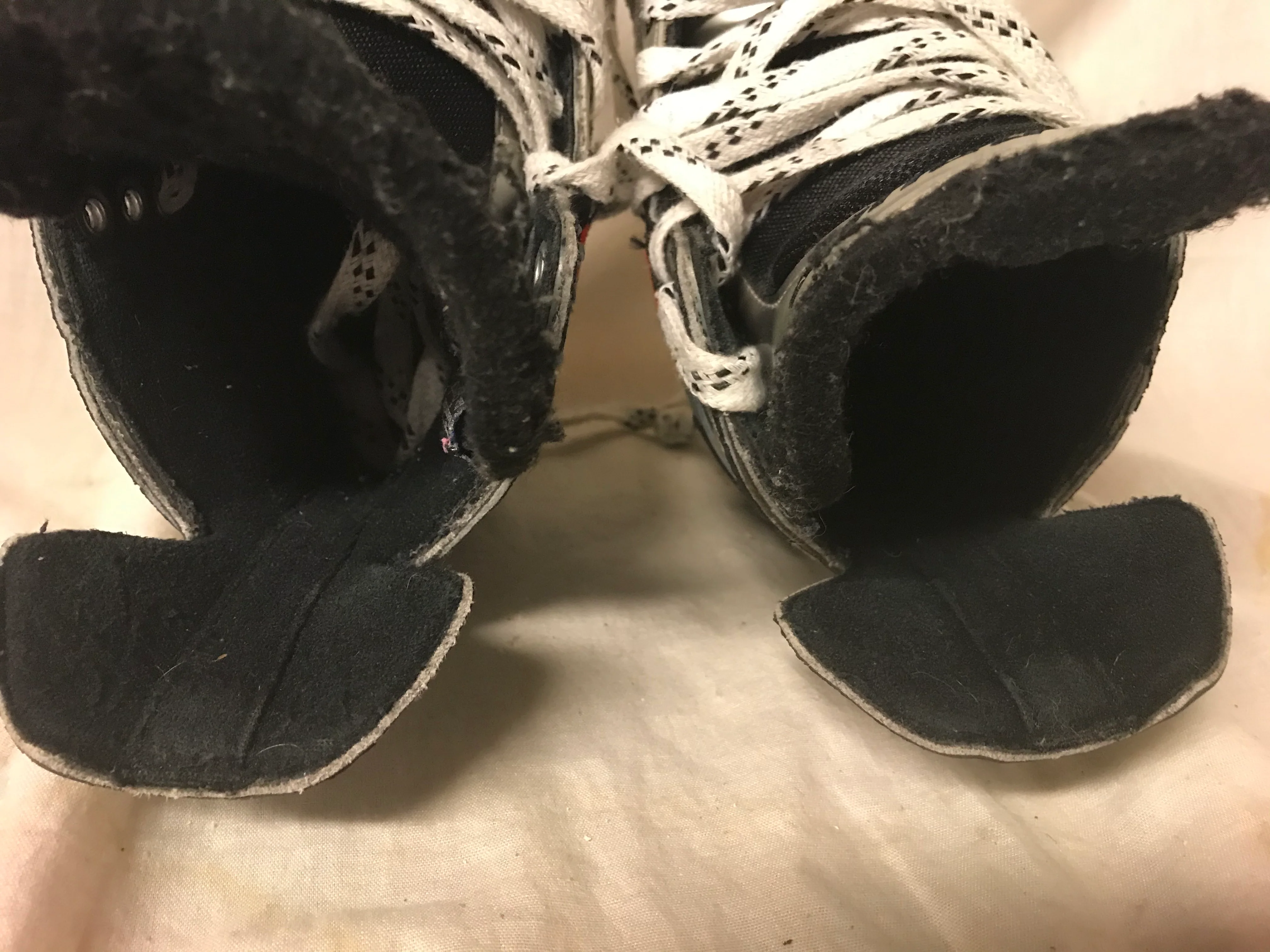 Used Bauer Vapor XIX Size 4 D Ice Hockey Skates - Image 5