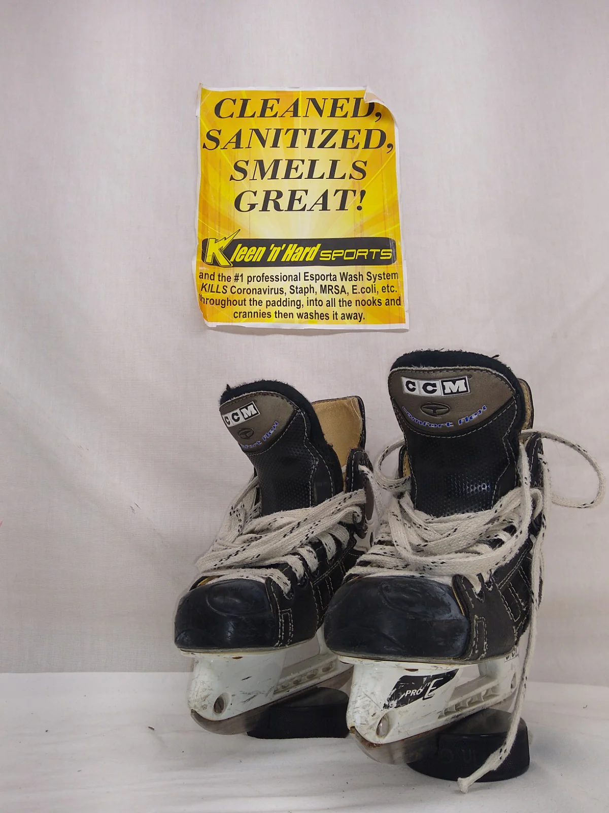 Used CCM 892 Super Tacks Size 1.5 D Ice Hockey Skates - Image 4