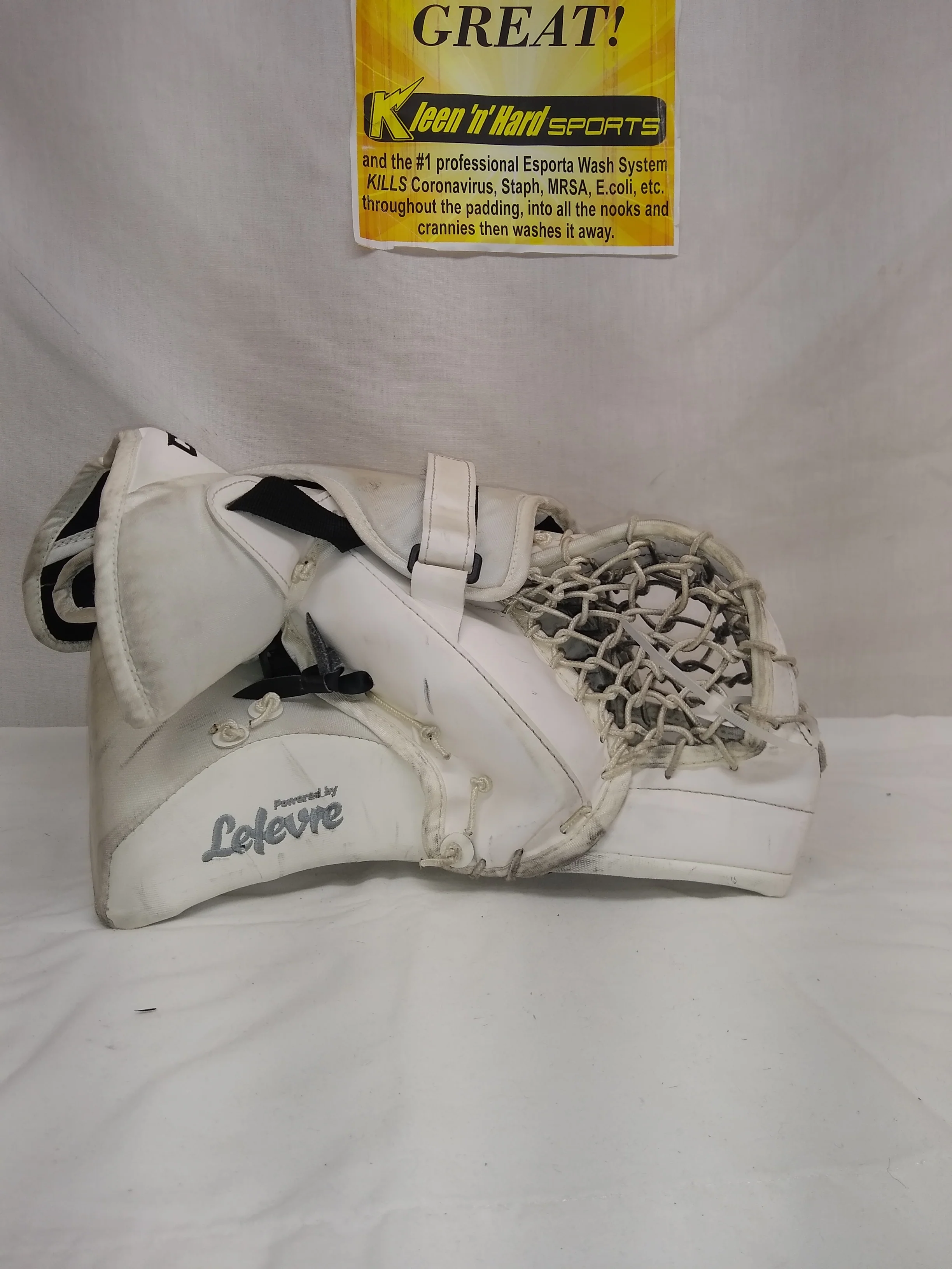 Used CCM P2.9 Reg (Lt Hand) Sz Sr White Ice Hockey Goalie Catcher - Image 3