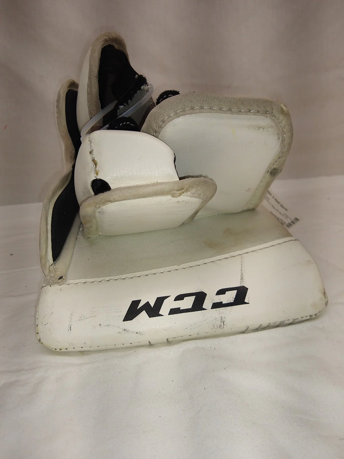 Used CCM Premier R1.5 Size Jr Reg (Rt Hand) Ice Hockey Goalie Blocker - Image 4