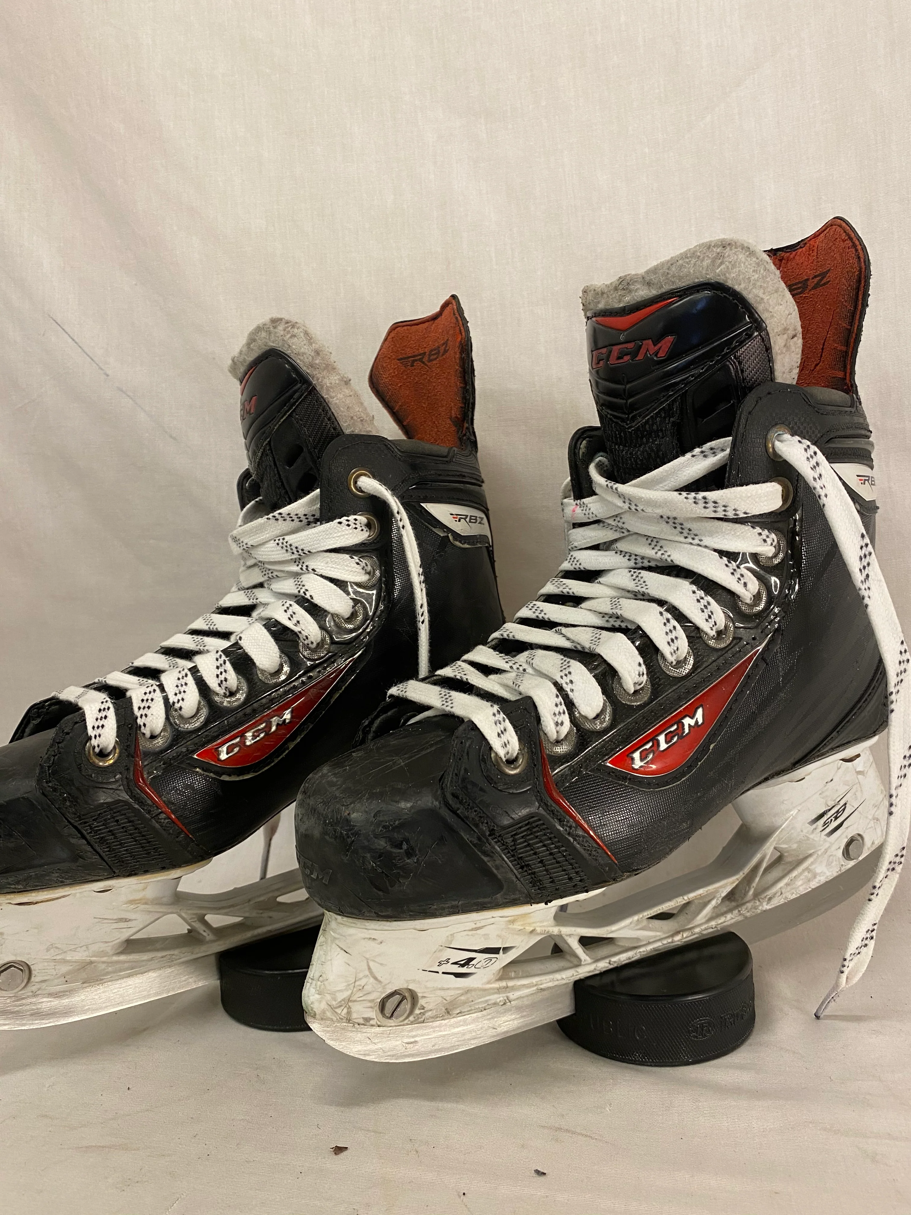 Used CCM RBZ Ice Hockey Size 4 D Skates - Image 3