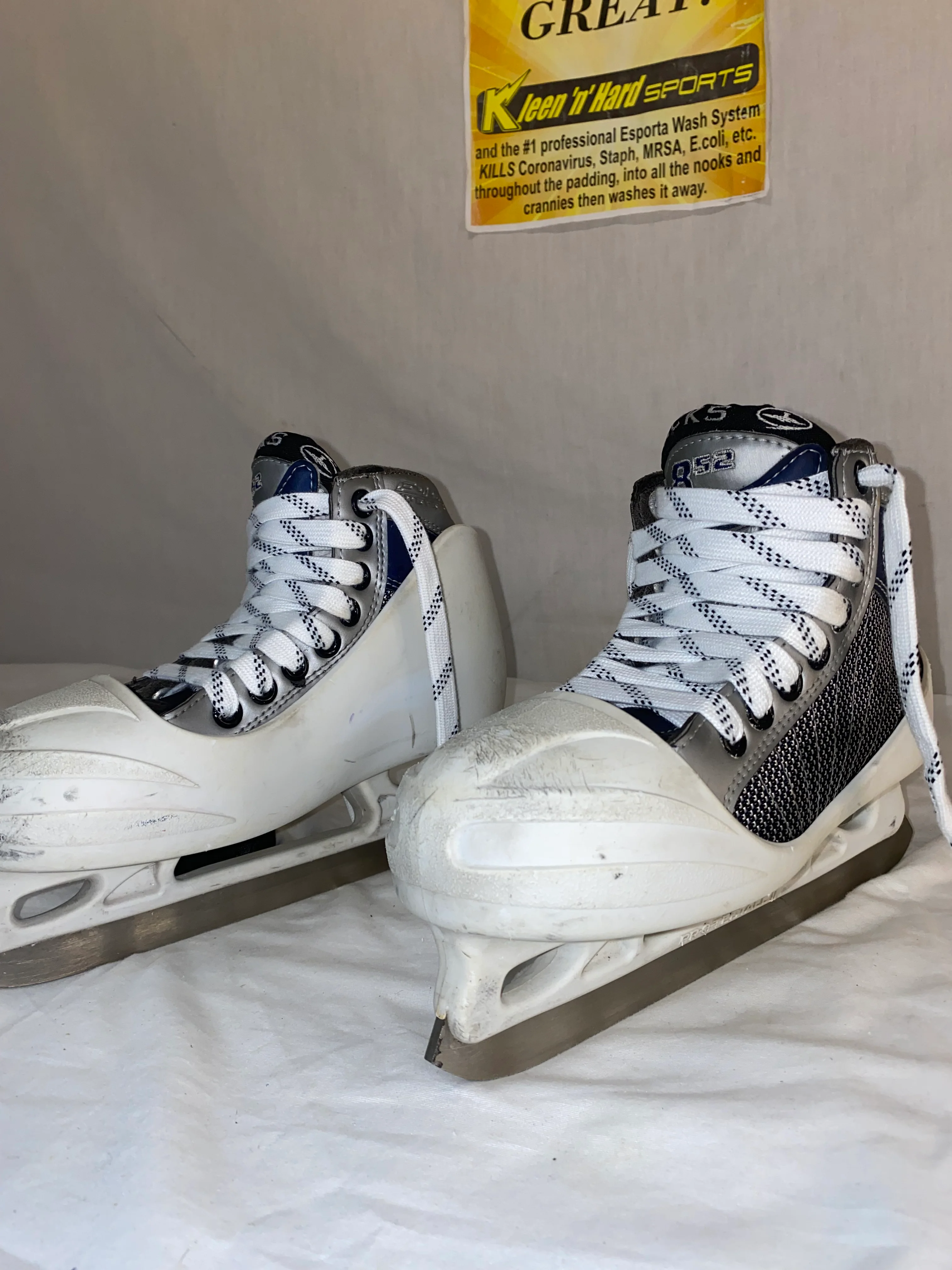 Used CCM Super Tacks 852 Size 1 D Ice Hockey Goalie Skates - Image 3