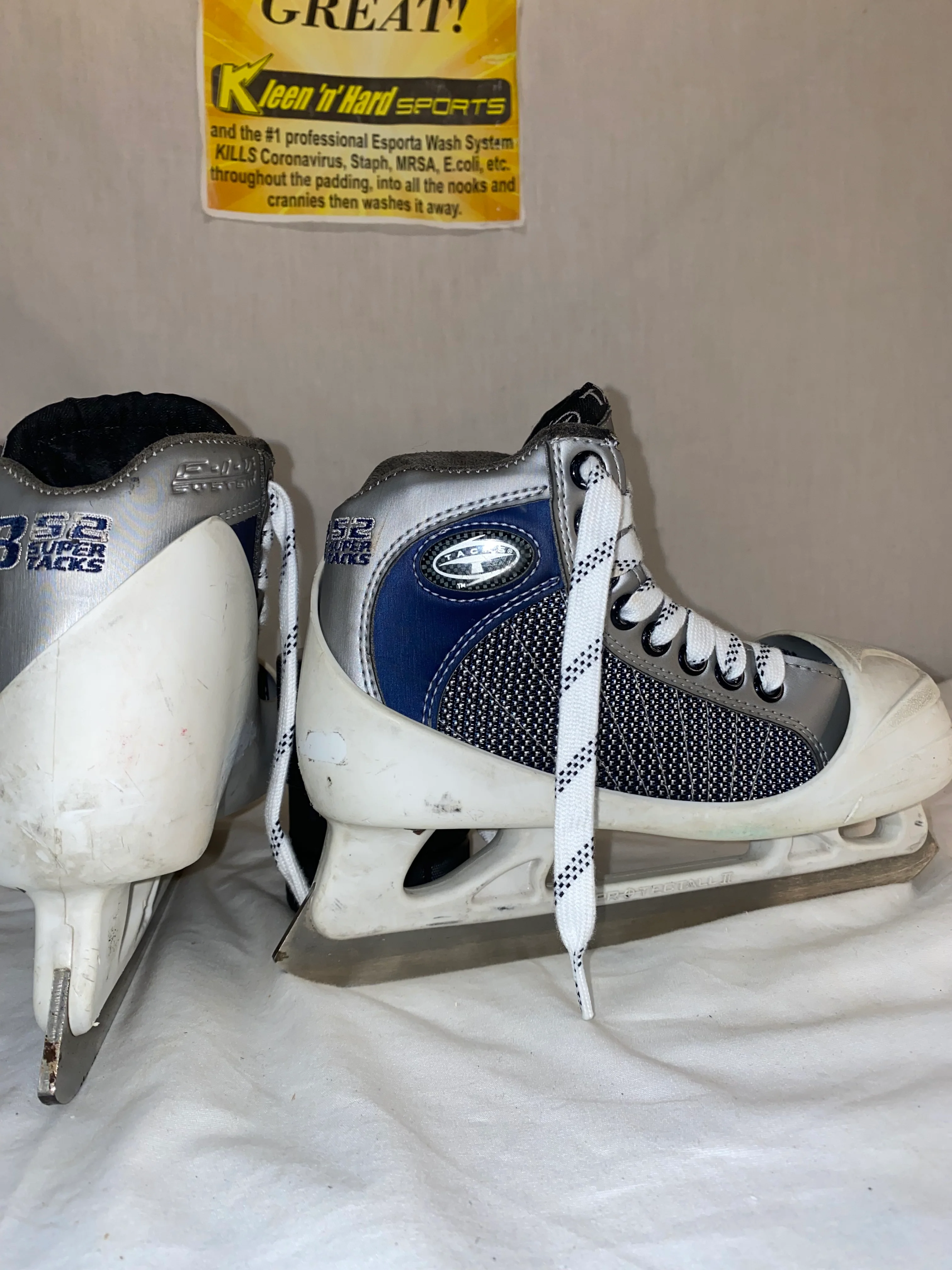 Used CCM Super Tacks 852 Size 1 D Ice Hockey Goalie Skates - Image 5