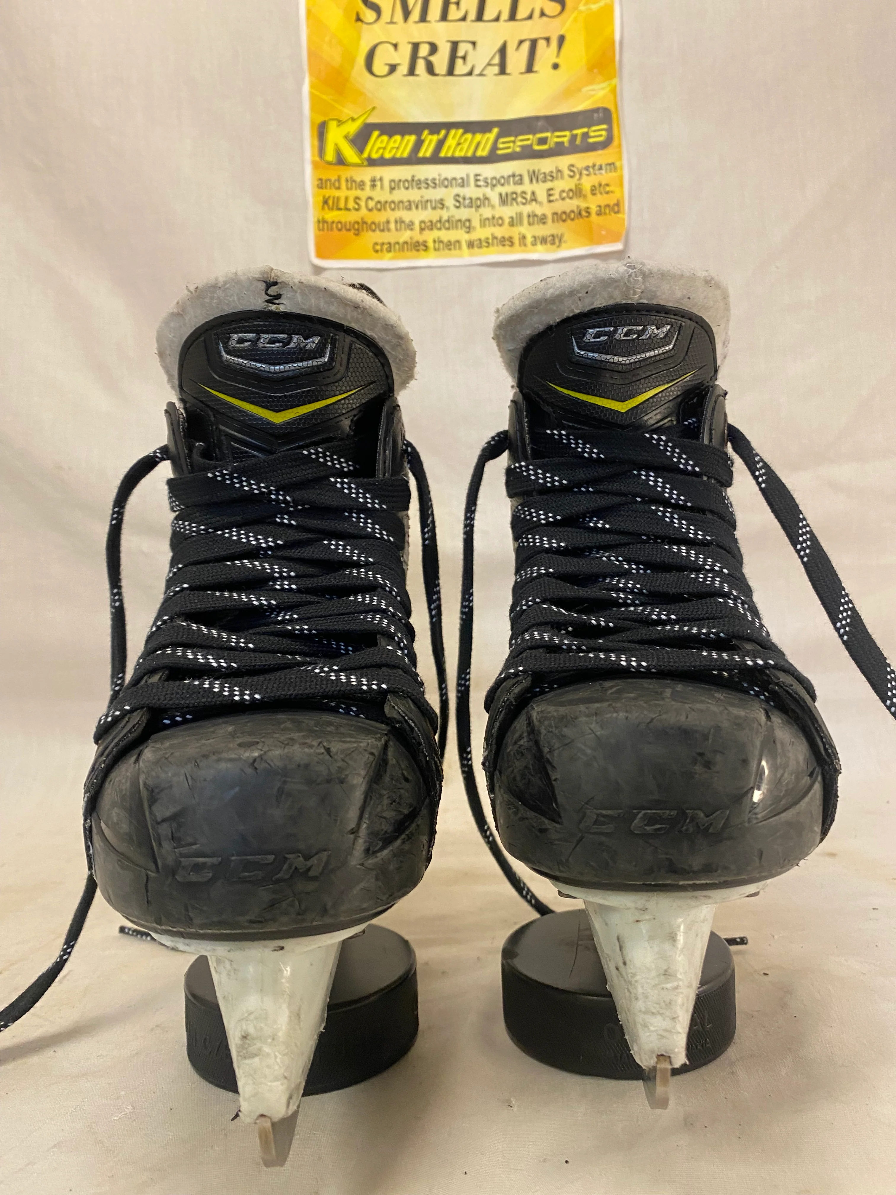 Used CCM Tacks 2052 Size 1 D Ice Hockey Skates - Image 2