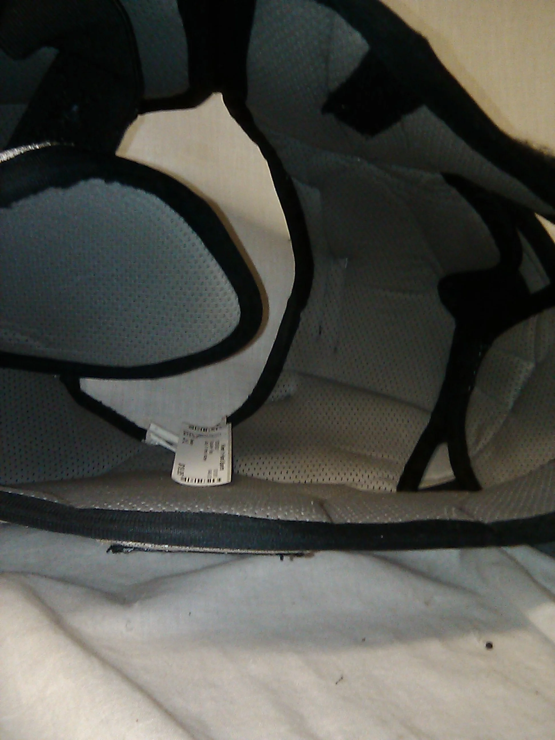 Used Easton X-Treme Hockey Size Jr L Shoulder Pads - Image 3