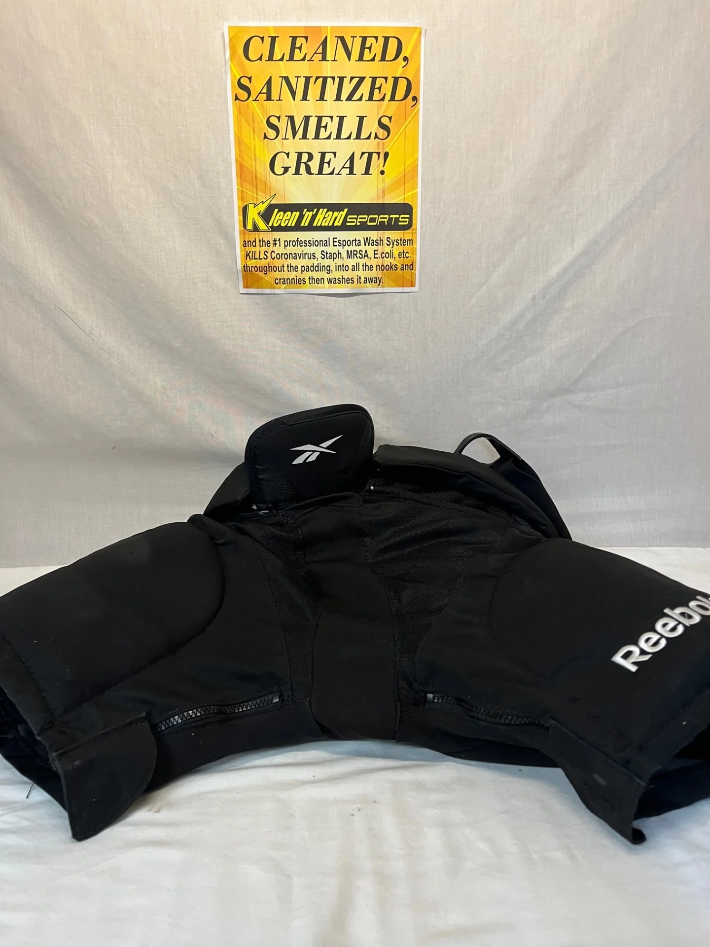 Used Reebok 18K Size Jr L Reg Black Ice Hockey Pants - Image 4