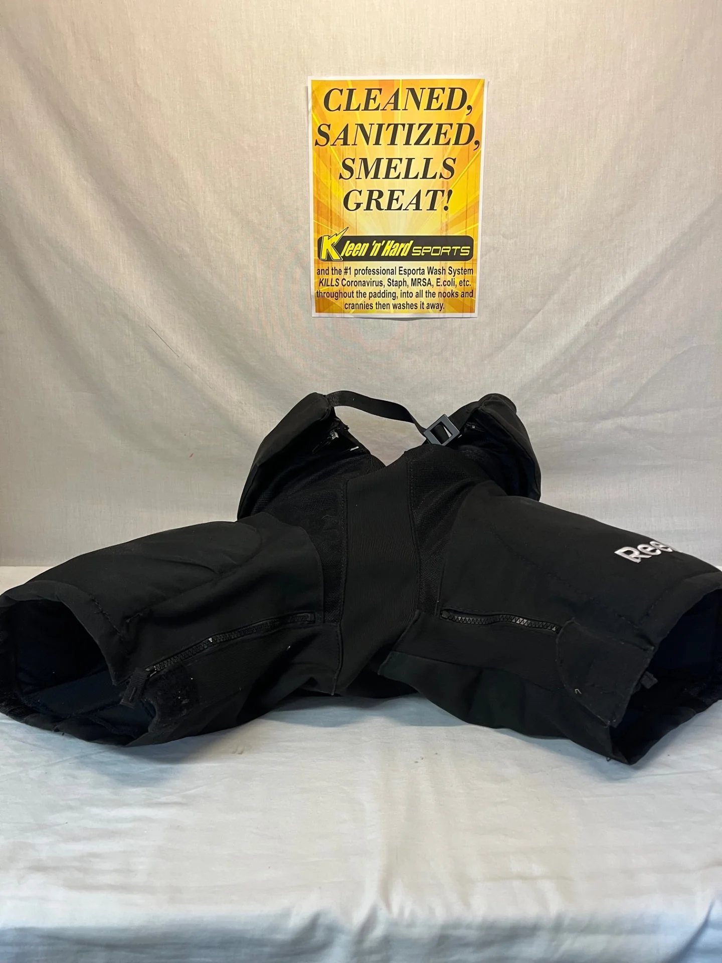 Used Reebok 18K Size Jr L Reg Black Ice Hockey Pants - Image 4