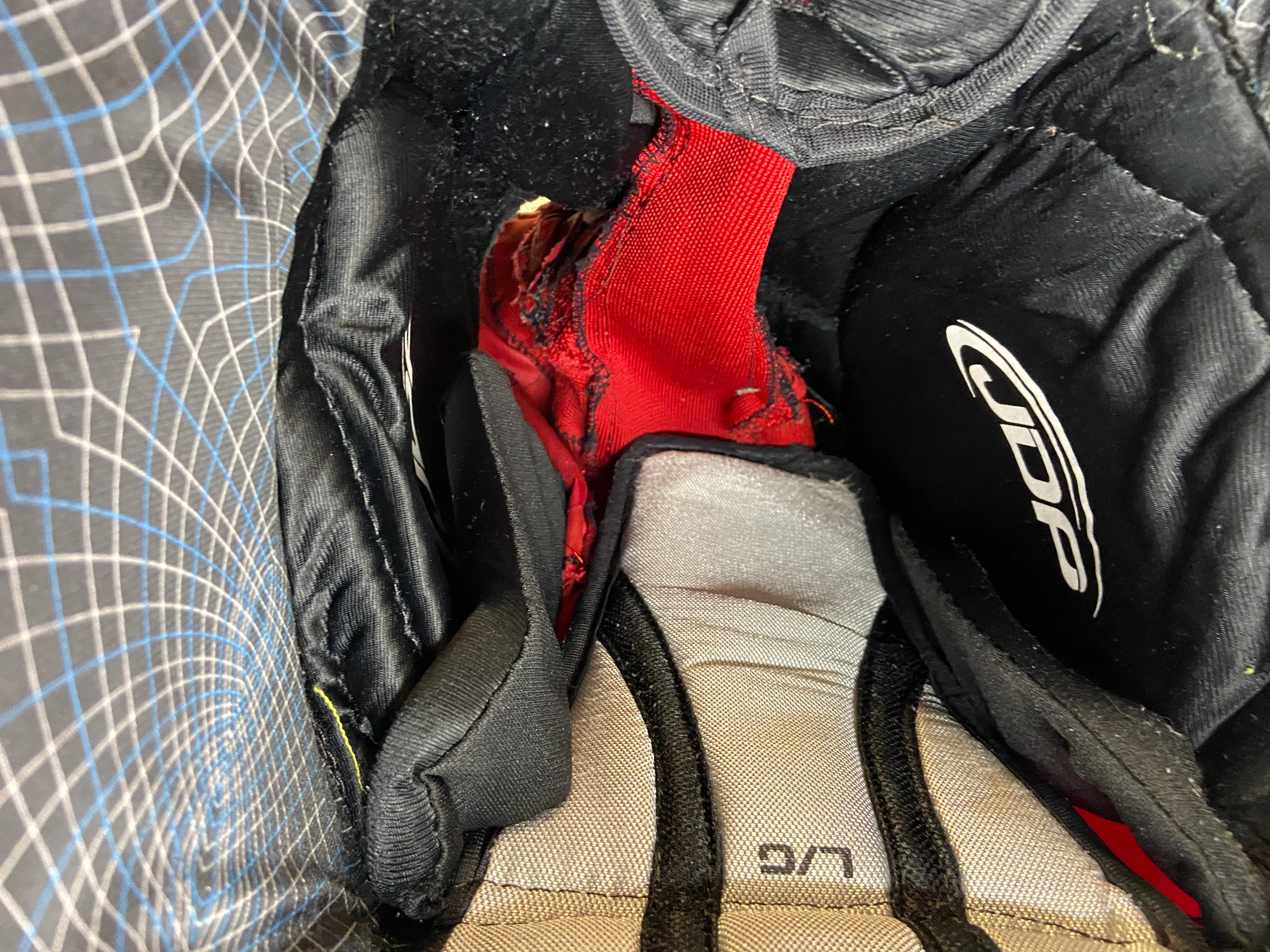 Used Reebok 7K Size Jr L Reg Red Ice Hockey Pants - Image 3