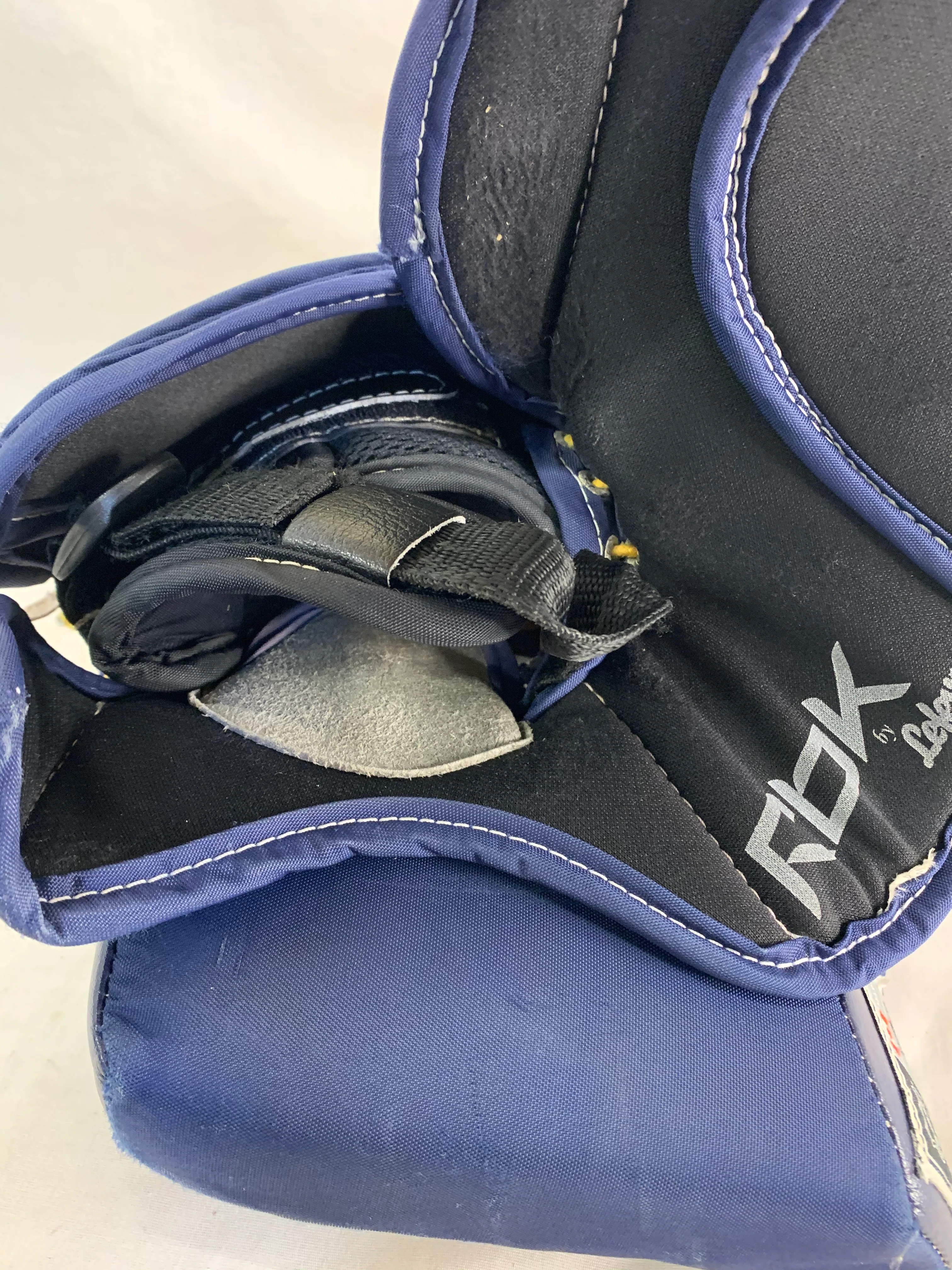Used Reebok Premier II Pro Reg (Lt Hand) Sz Sr Ice Hockey Goalie Catcher - Image 3