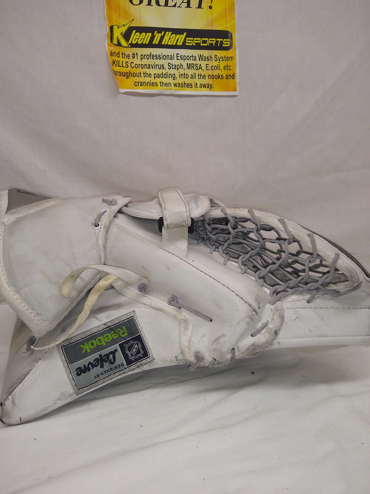 Used Reebok Premier Series III Left Sz Sr White/Black Goalie Catcher - Image 3