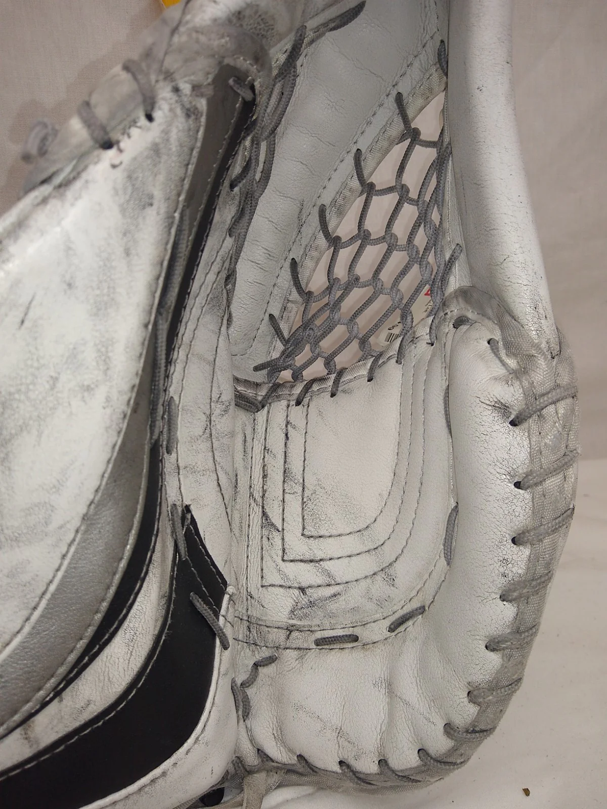 Used Reebok Premier Series III Left Sz Sr White/Black Goalie Catcher - Image 4