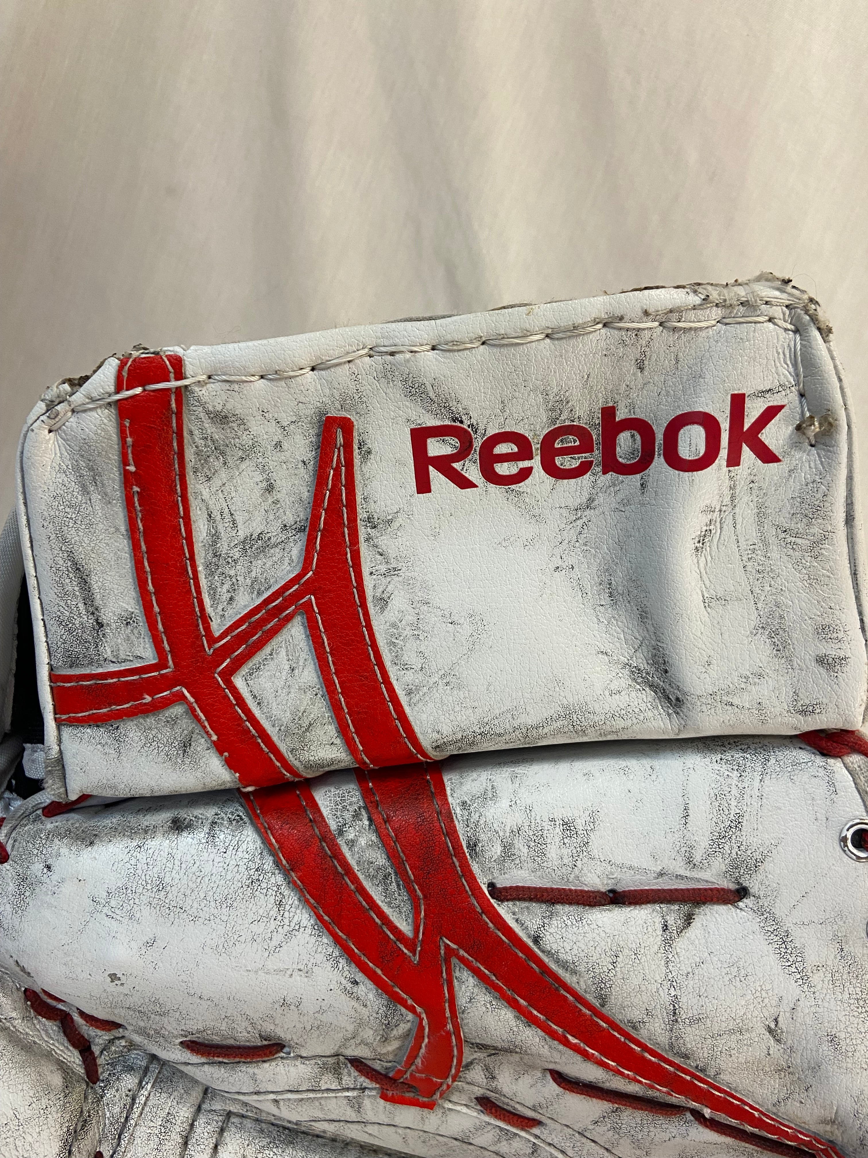 Used Reebok Revoke 9000 Reg (Lt Hand) Sz Sr White/Red Ice Hockey Goalie Catcher - Image 5