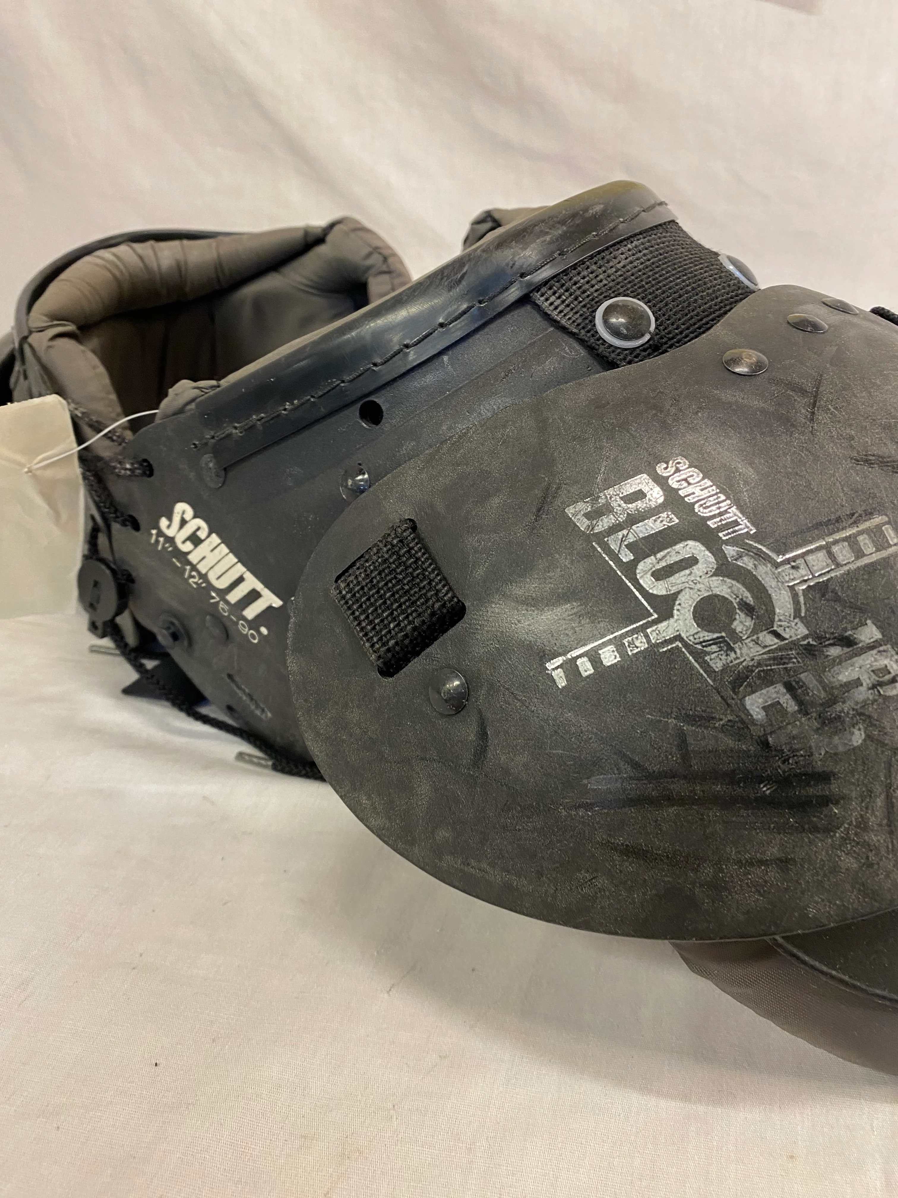 Used Schutt Football Size Jr XS Shoulder Pads - Image 4