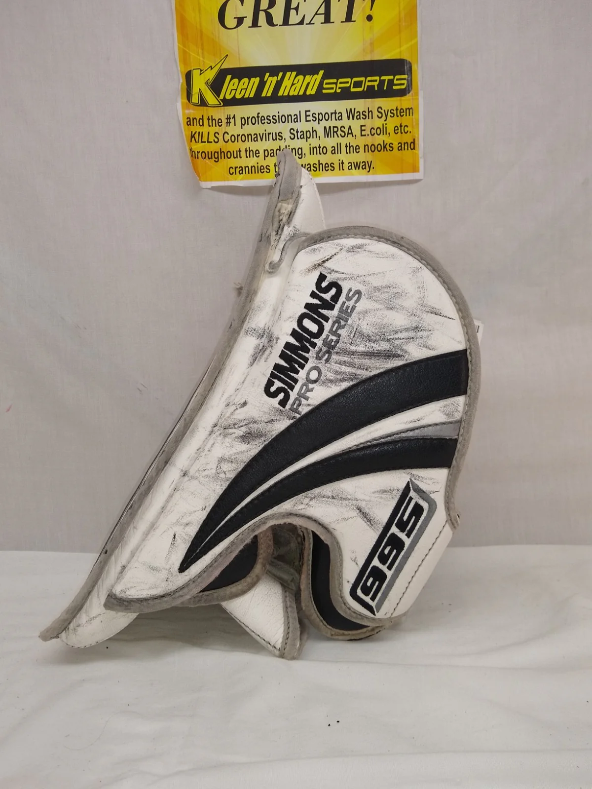 Used Simmons 995 Pro Series Size Sr Reg (Rt Hand) White/Black Goalie Blocker - Image 2