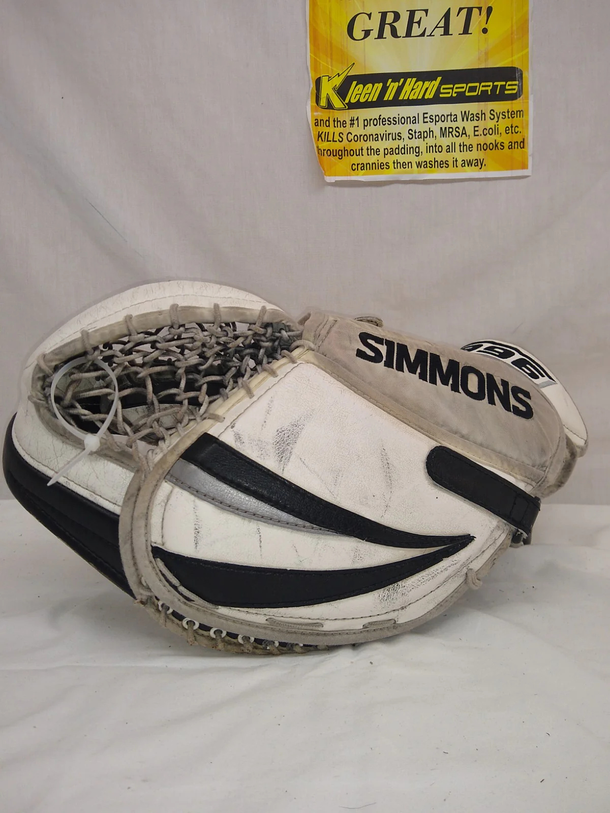 Used Simmons 996 Left Sz Sr White/Black Hockey Goalie Goalie Catcher - Image 2