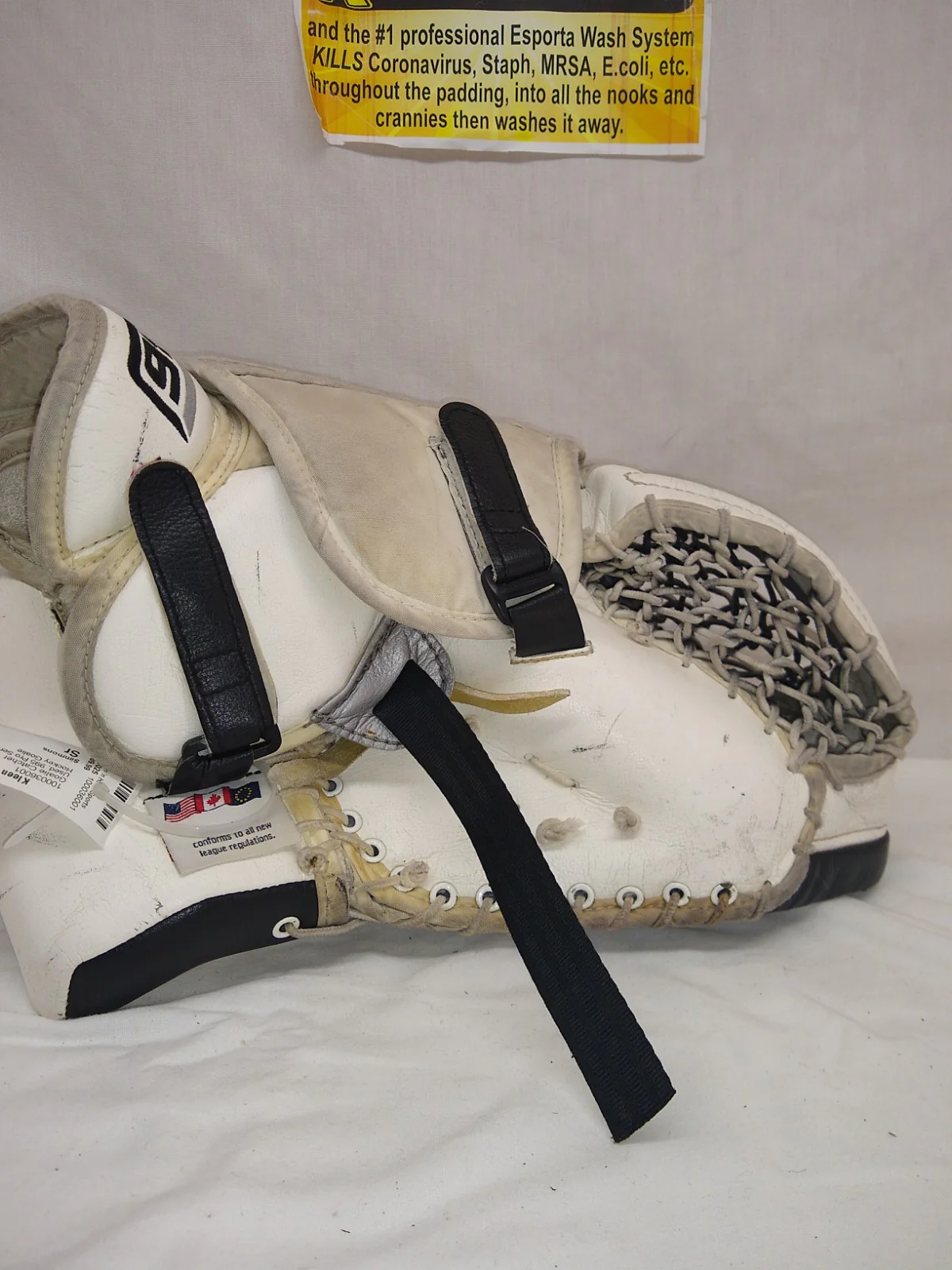 Used Simmons 996 Left Sz Sr White/Black Hockey Goalie Goalie Catcher - Image 3