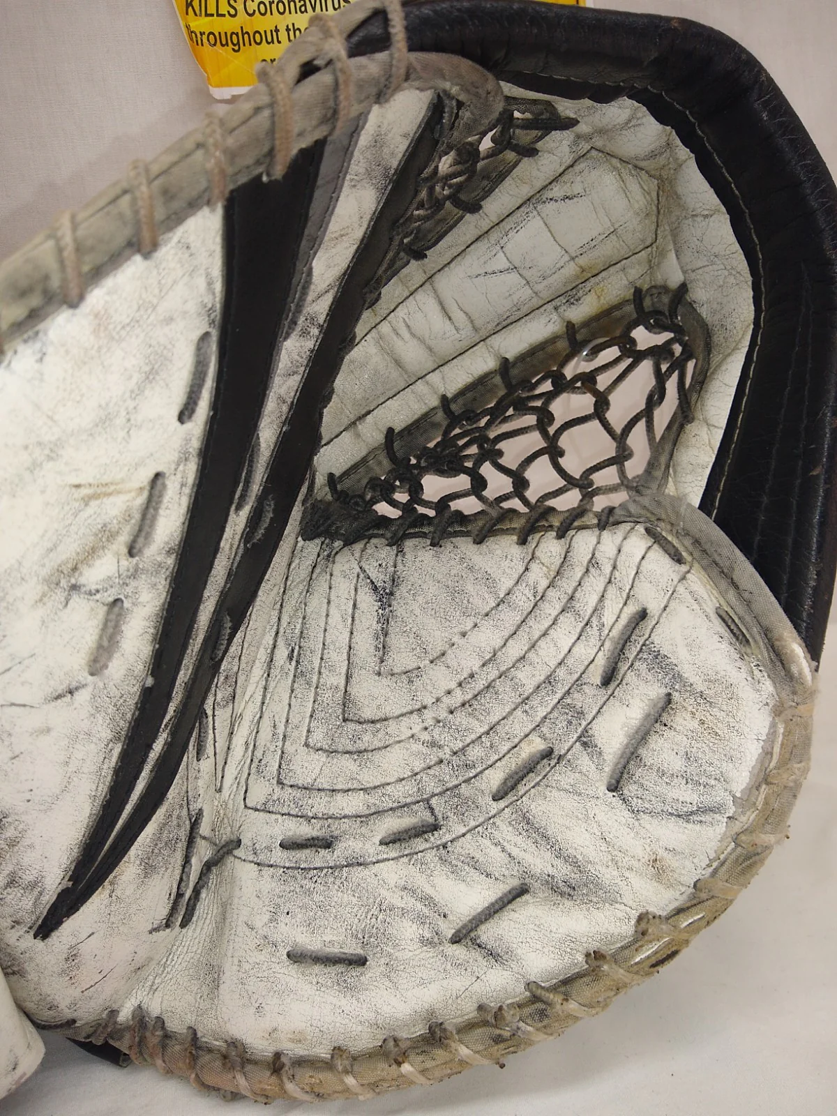 Used Simmons 996 Left Sz Sr White/Black Hockey Goalie Goalie Catcher - Image 4