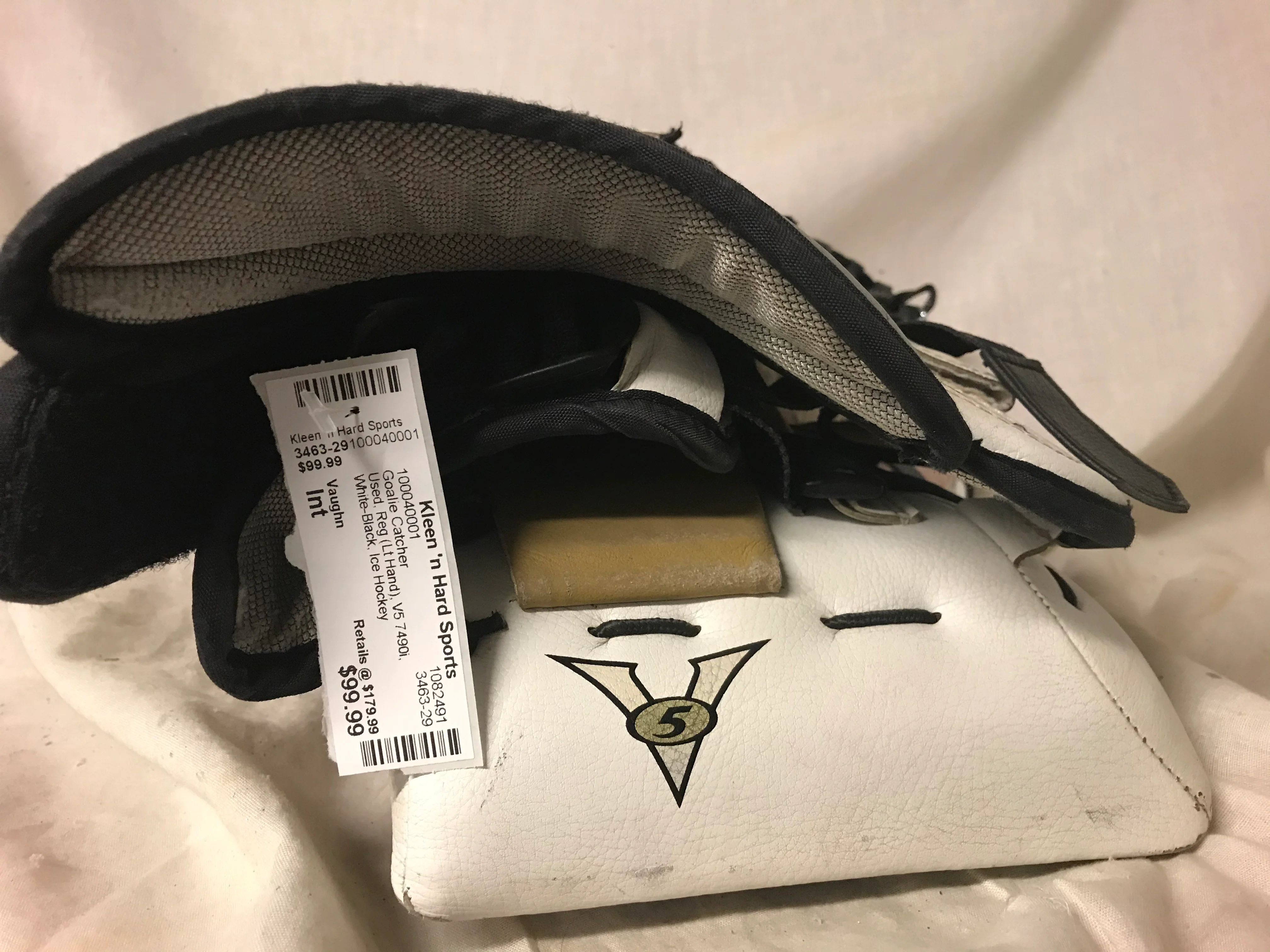 Used Vaughn V5 7490i Reg (Lt Hand) Sz Int White-Black Ice Hockey Goalie Catcher - Image 4