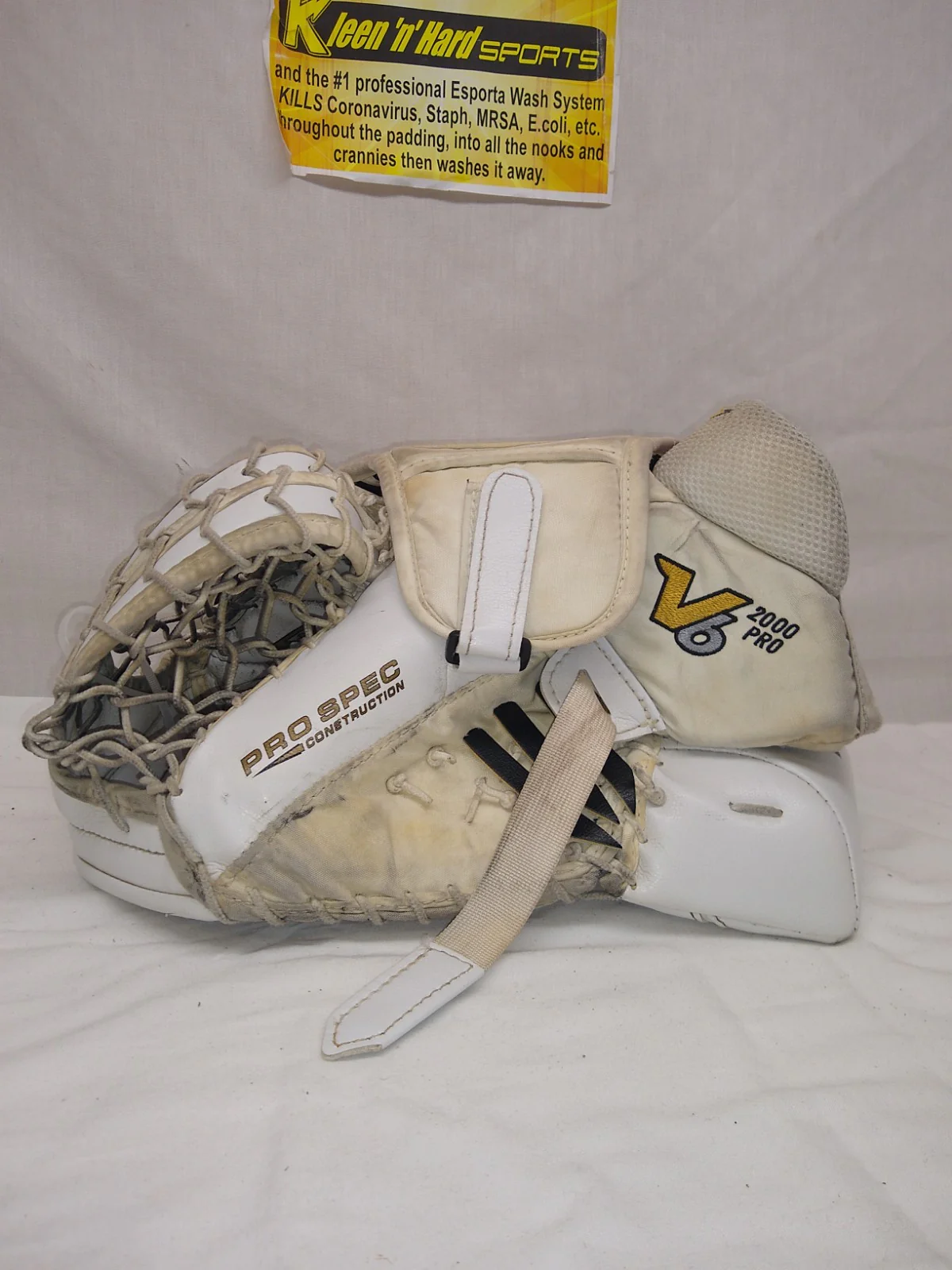 Used Vaughn Velocity V6 2000 Pro Full Rt (Rt Hand) Sz Sr White Goalie Catcher - Image 3