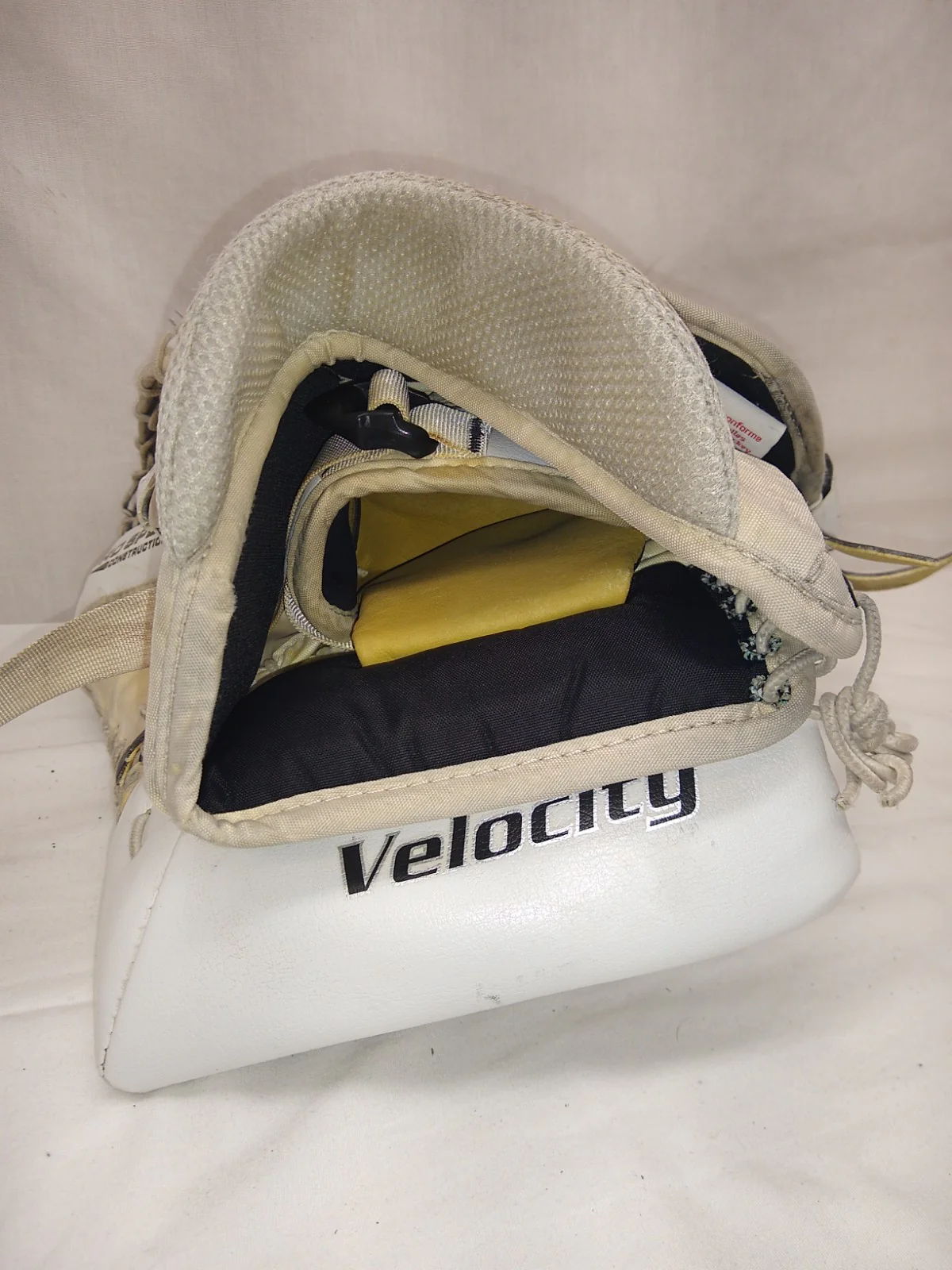Used Vaughn Velocity V6 2000 Pro Full Rt (Rt Hand) Sz Sr White Goalie Catcher - Image 5